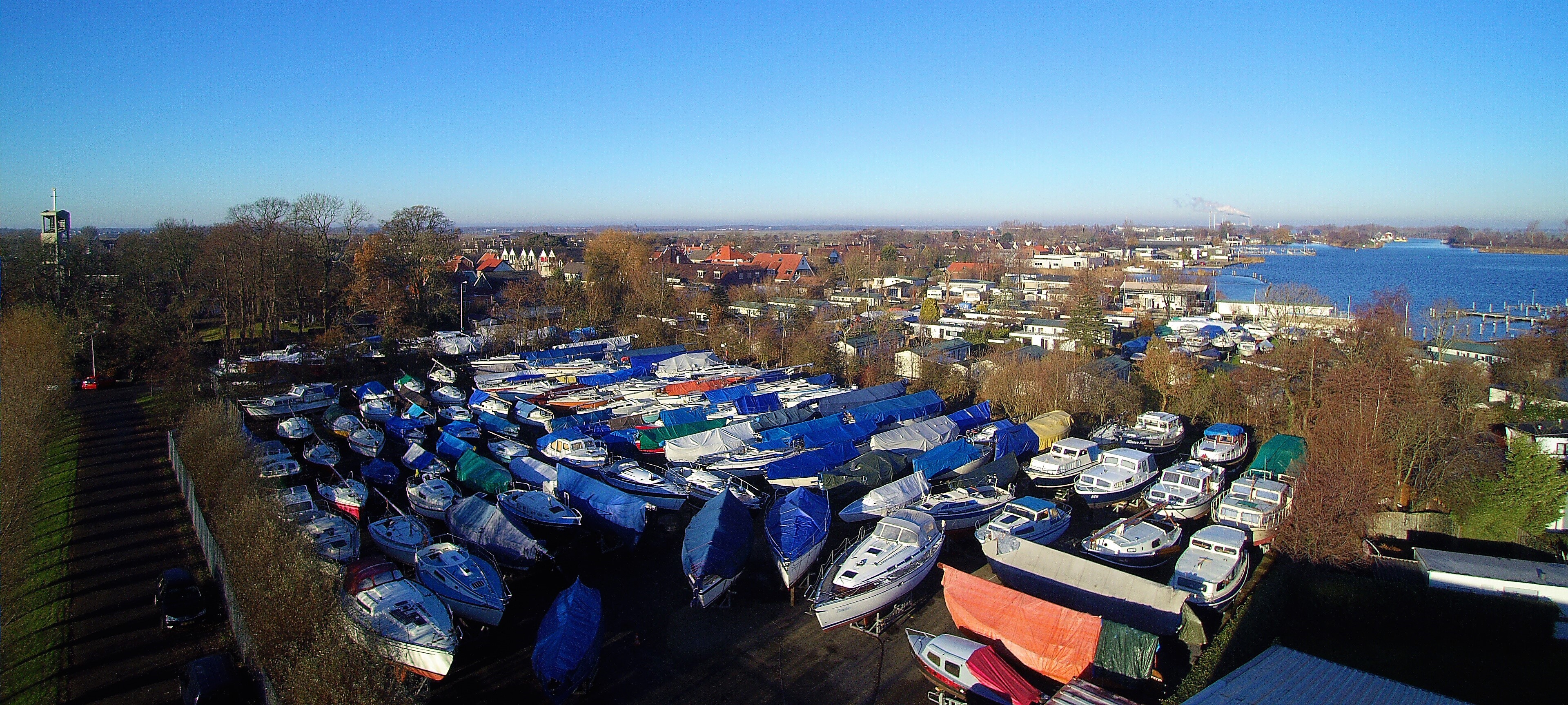 INBRAAK-EN DIEFSTALGOLF OP JACHTHAVENS