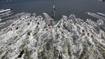 Vertrek-Team-Brunel-uit-haven-van-Scheveningen-foto-VolvoOceanRace-nl