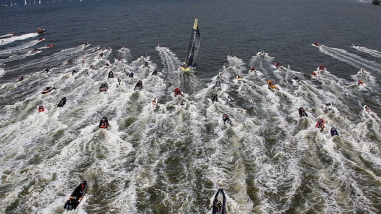 Vertrek-Team-Brunel-uit-haven-van-Scheveningen-foto-VolvoOceanRace-nl