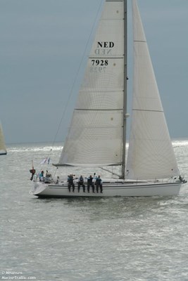 36240_126209084113498_382756_n