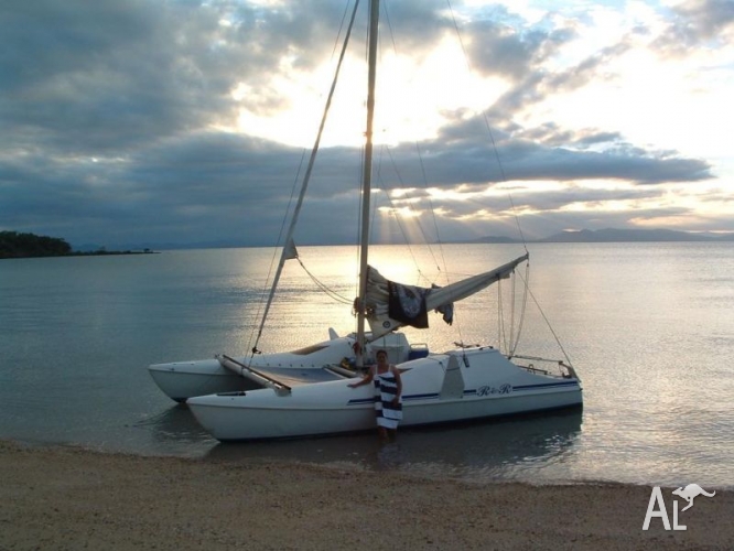 HENK DE VELDE KOOPT CATAMARAN 