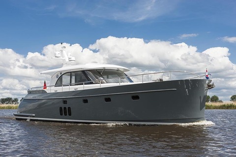 VIER WERELDPRIMEURS STEELER YACHTS