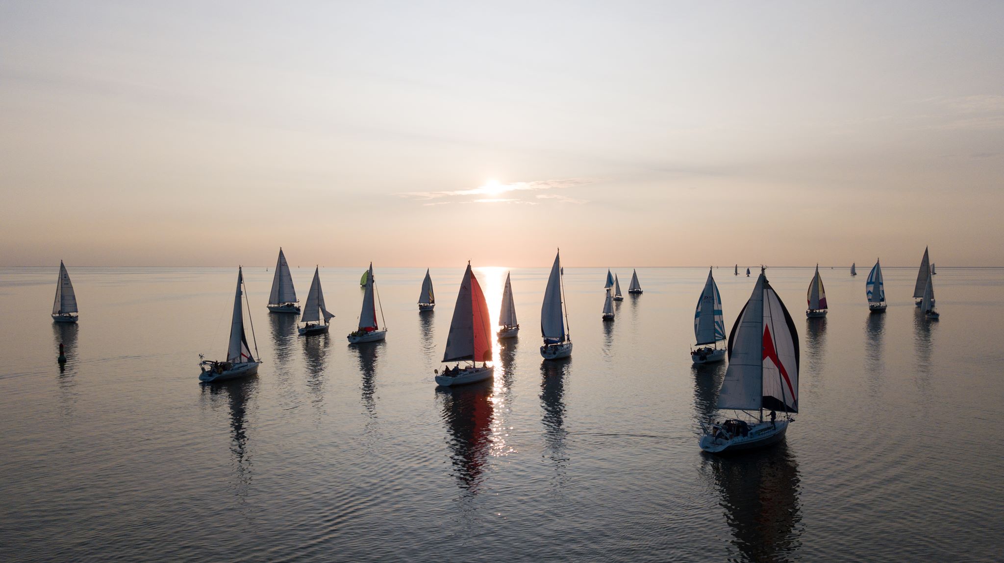 UITDAGENDE STRIJD BIJ 24 UURS ZEILRACE