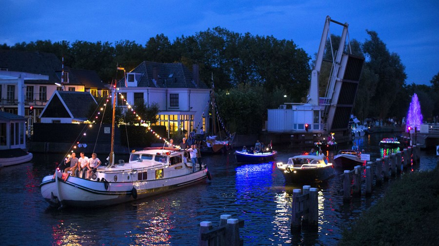 6e VAARPARADE OP DE VECHT