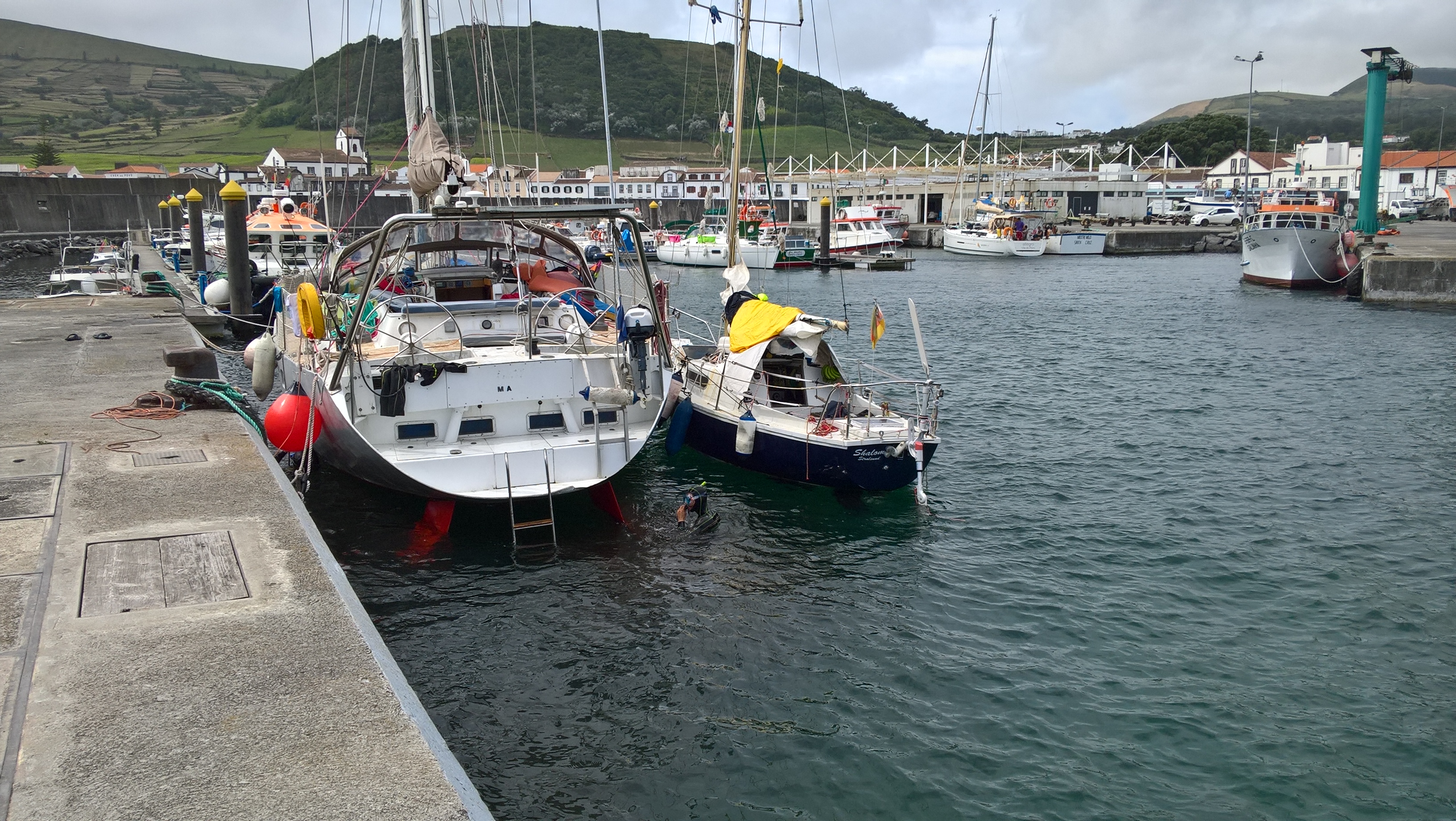 DUITSE SOLOZEILER (19) VIA WATERSPORT-TV WEER BOVEN WATER