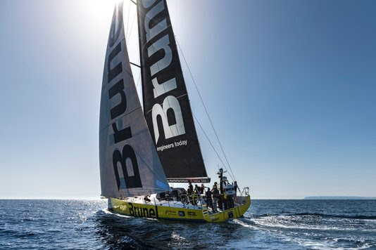 DUIZENDEN WATERSPORT-TV KIJKERS ZIEN START VOLVO OCEAN RACE