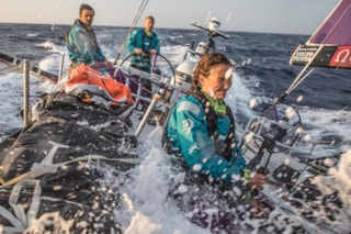 m105053_13-01-171026-azn-kfr-00159