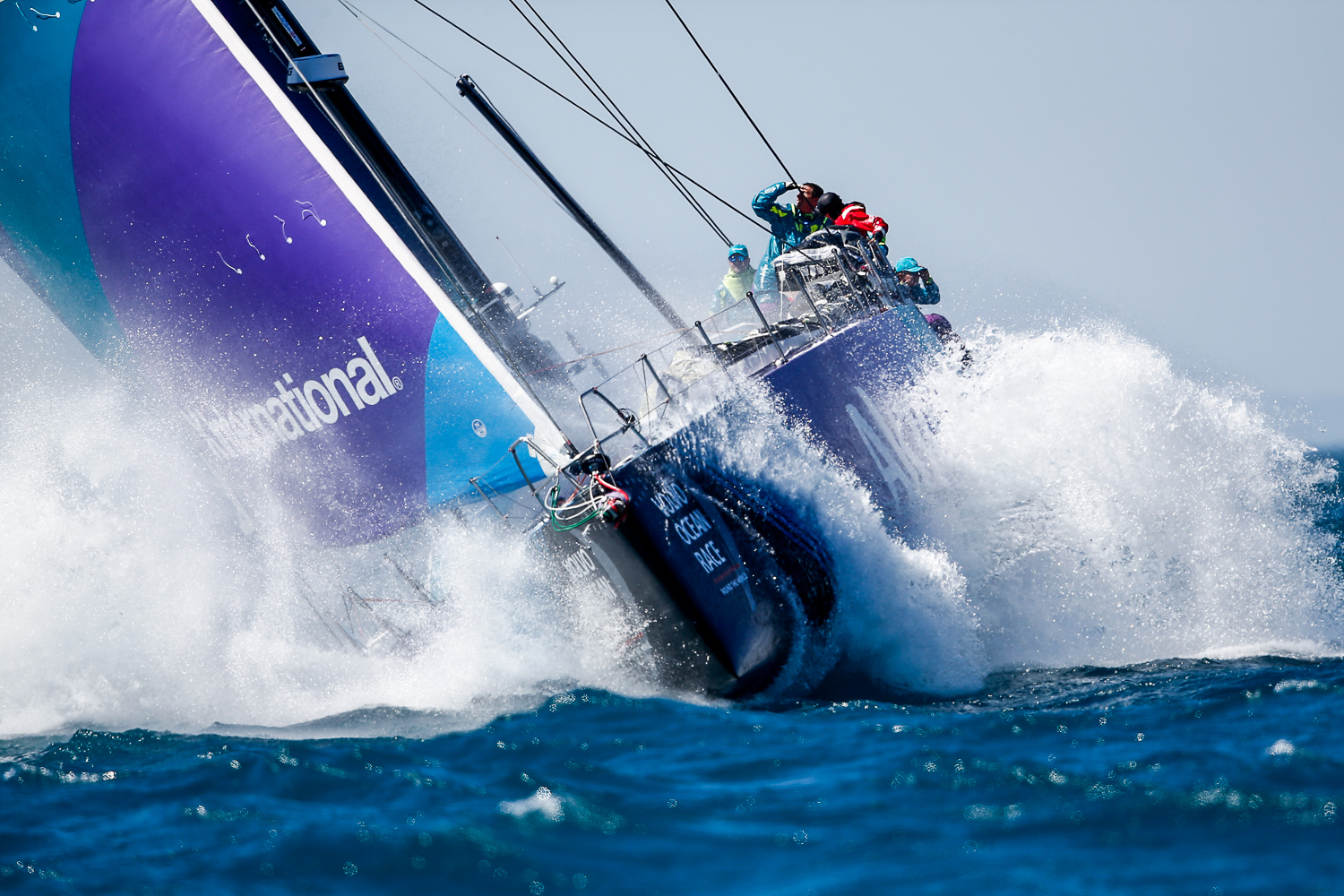 VOLVO VLOOT WACHT DIEPE DEPRESSIE NAAR MELBOURNE