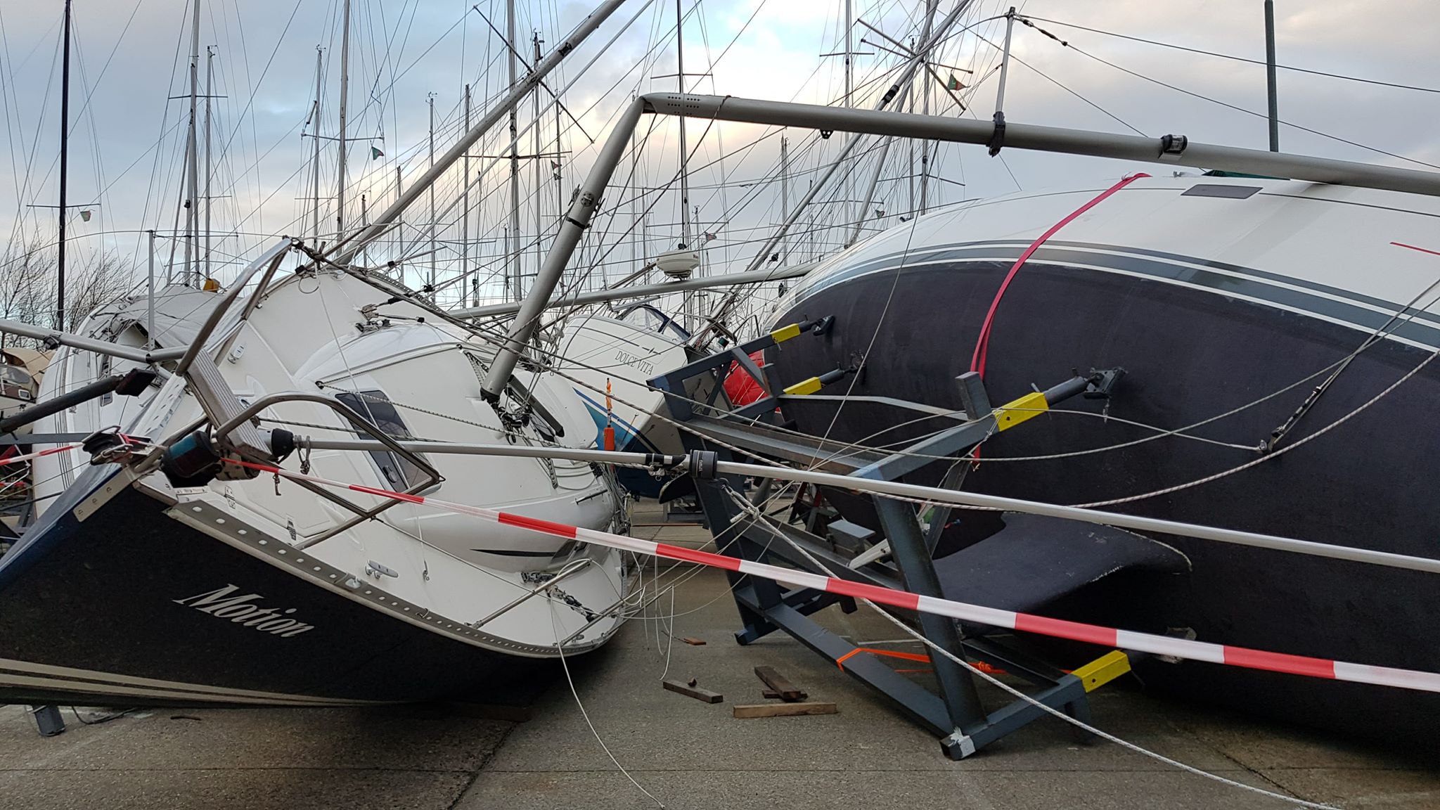 DISCUSSIE OVER STAANDE MASTEN STEEKT OP