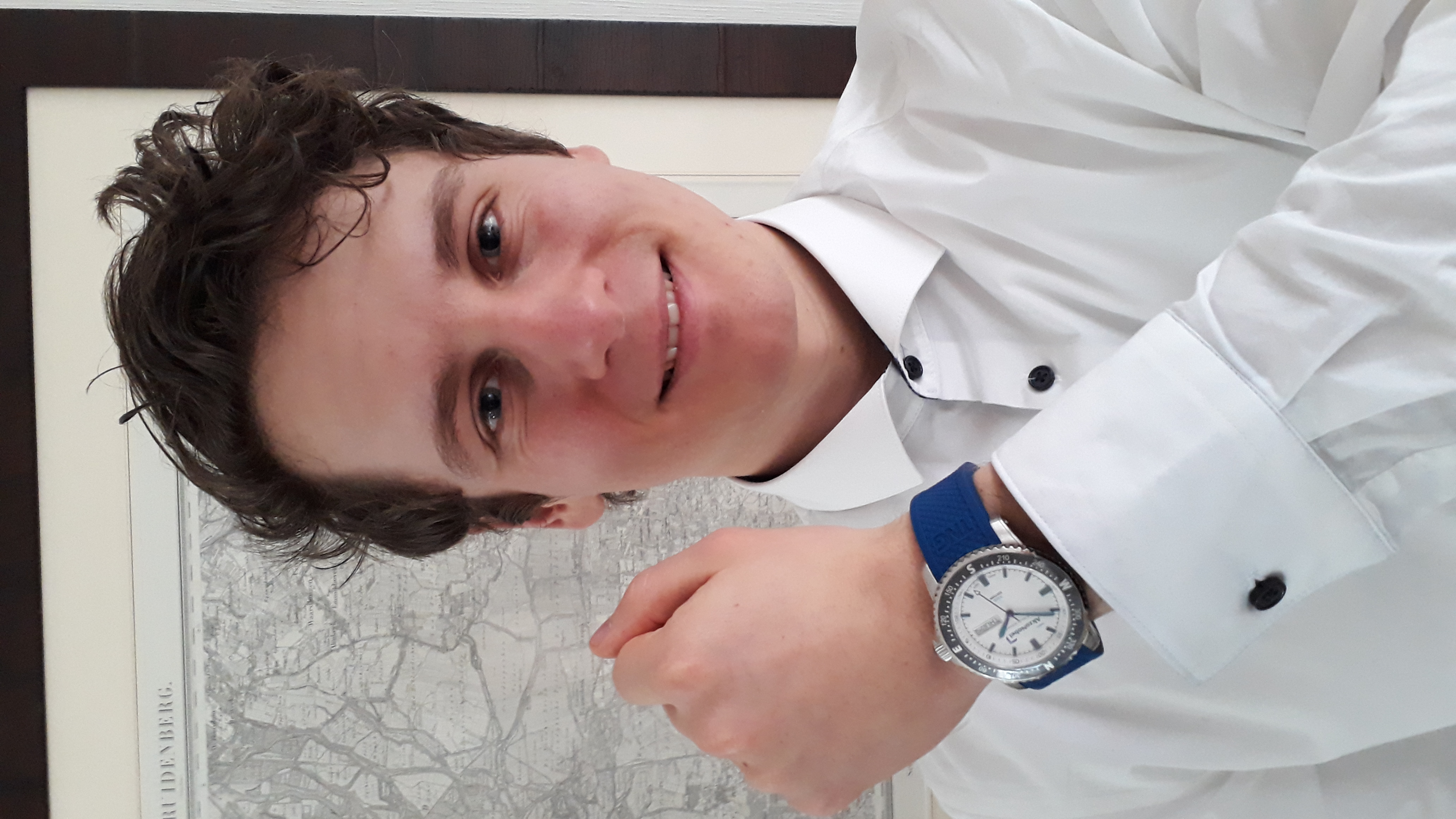 THOMAS IS BLIJ MET ZIJN TNG HORLOGE