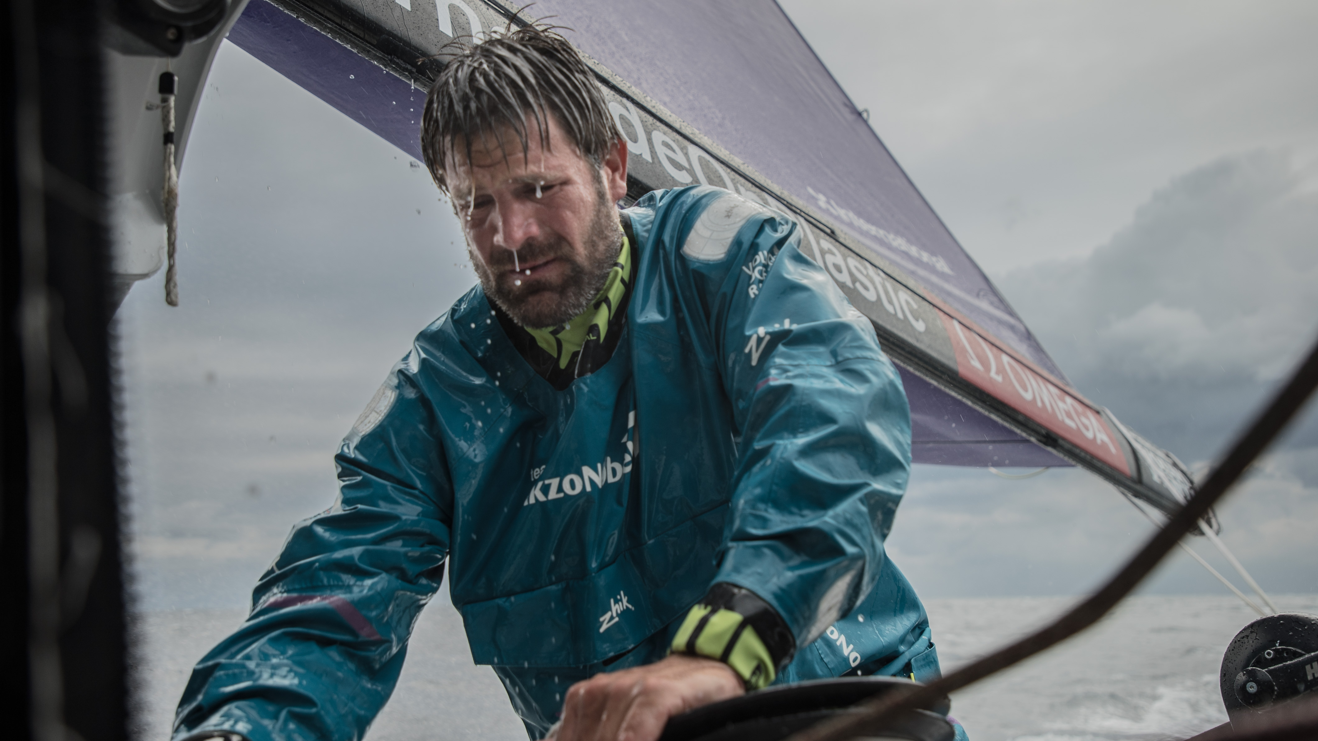 TOP DRIE NEK AAN NEK RACE