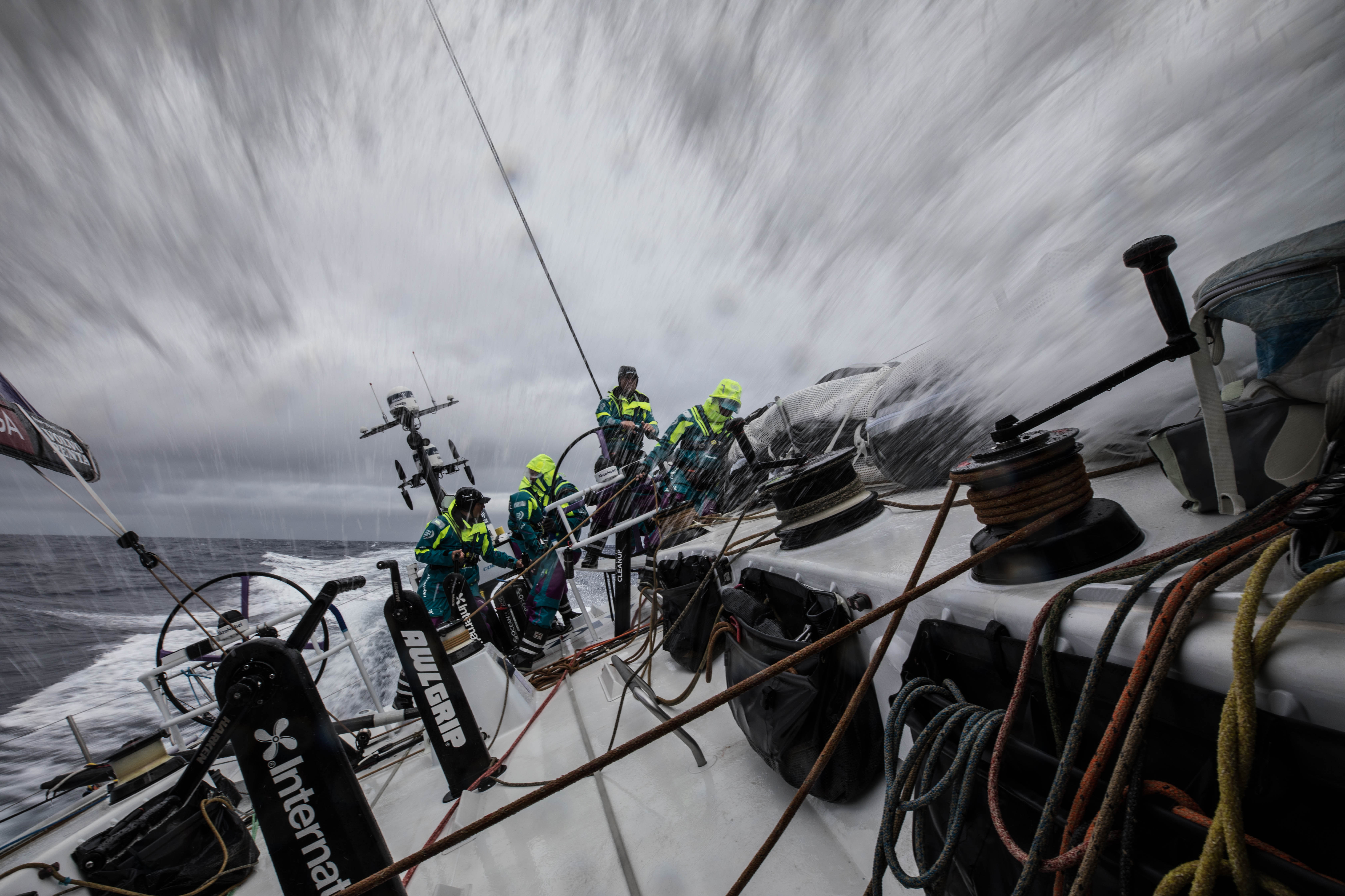 AKZO LOOPT UIT NAAR AUCKLAND