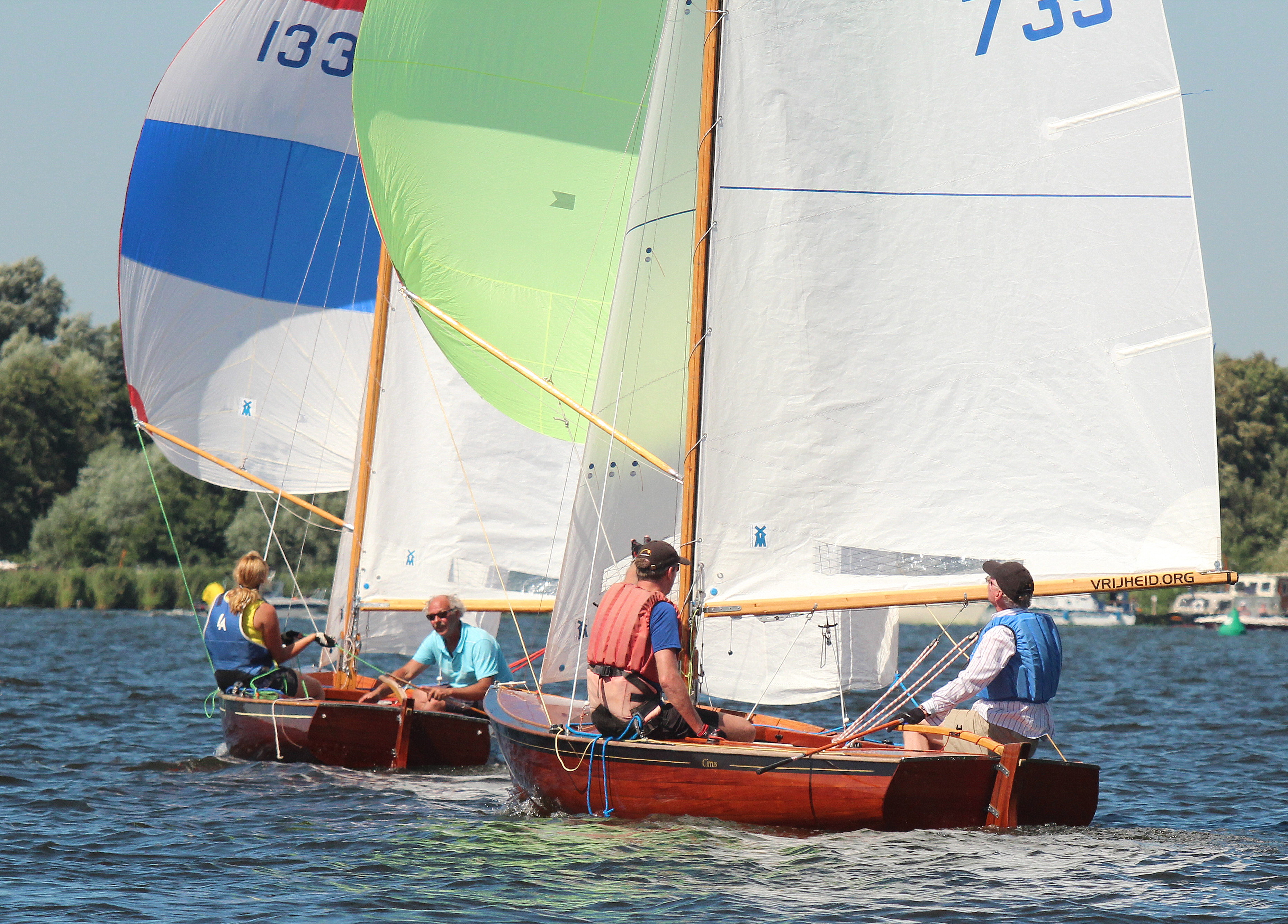 WEDSTRIJDZEILEN VOLGENS DE REGELS