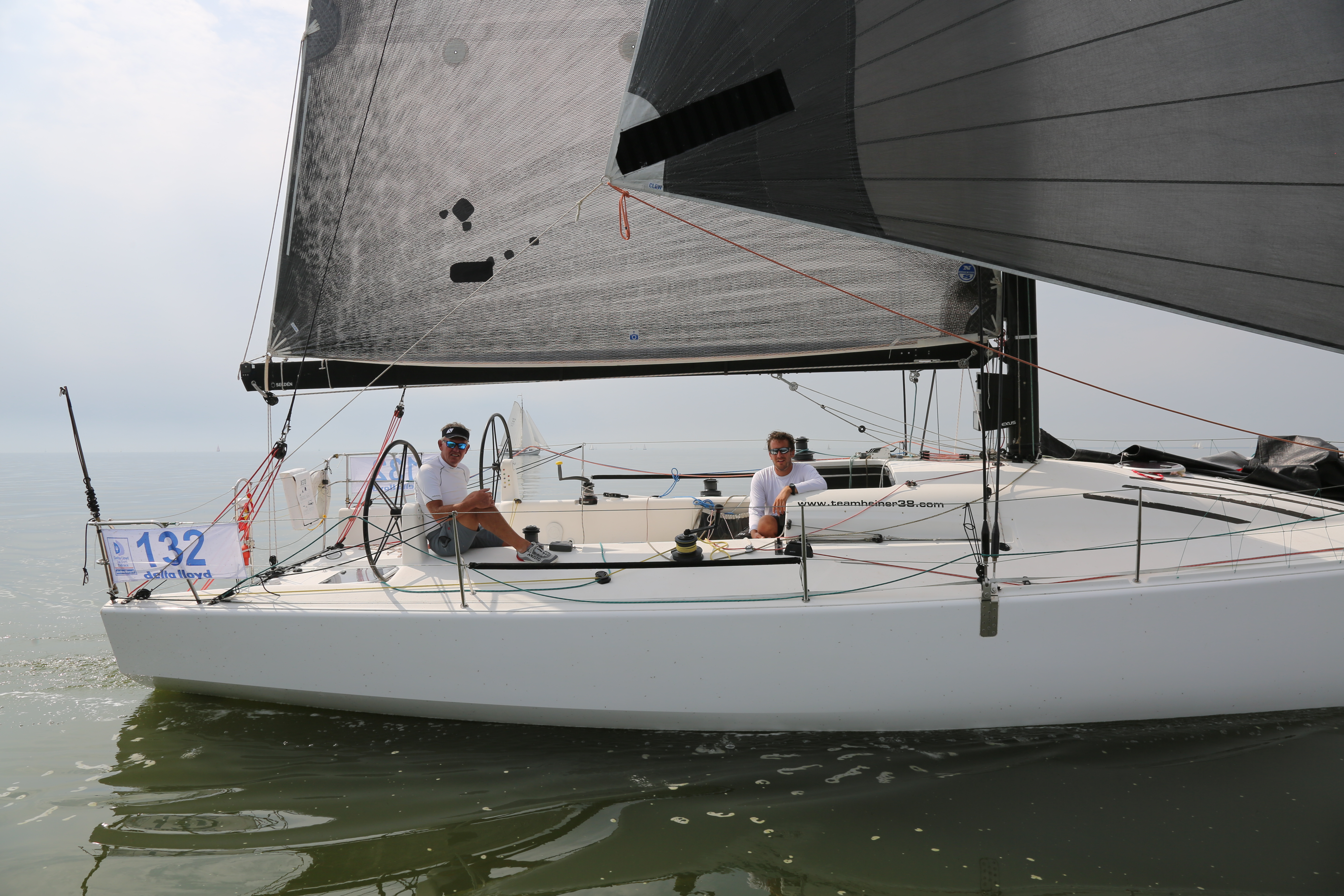 NU OOK DOUBLEHANDED TIJDENS 24 UURS ZEILRACE