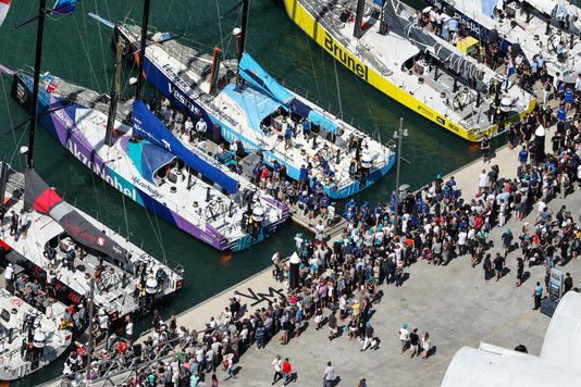 KONING WILLEM-ALEXANDER ZEILT MEE  OP VOLVO OCEAN RACER