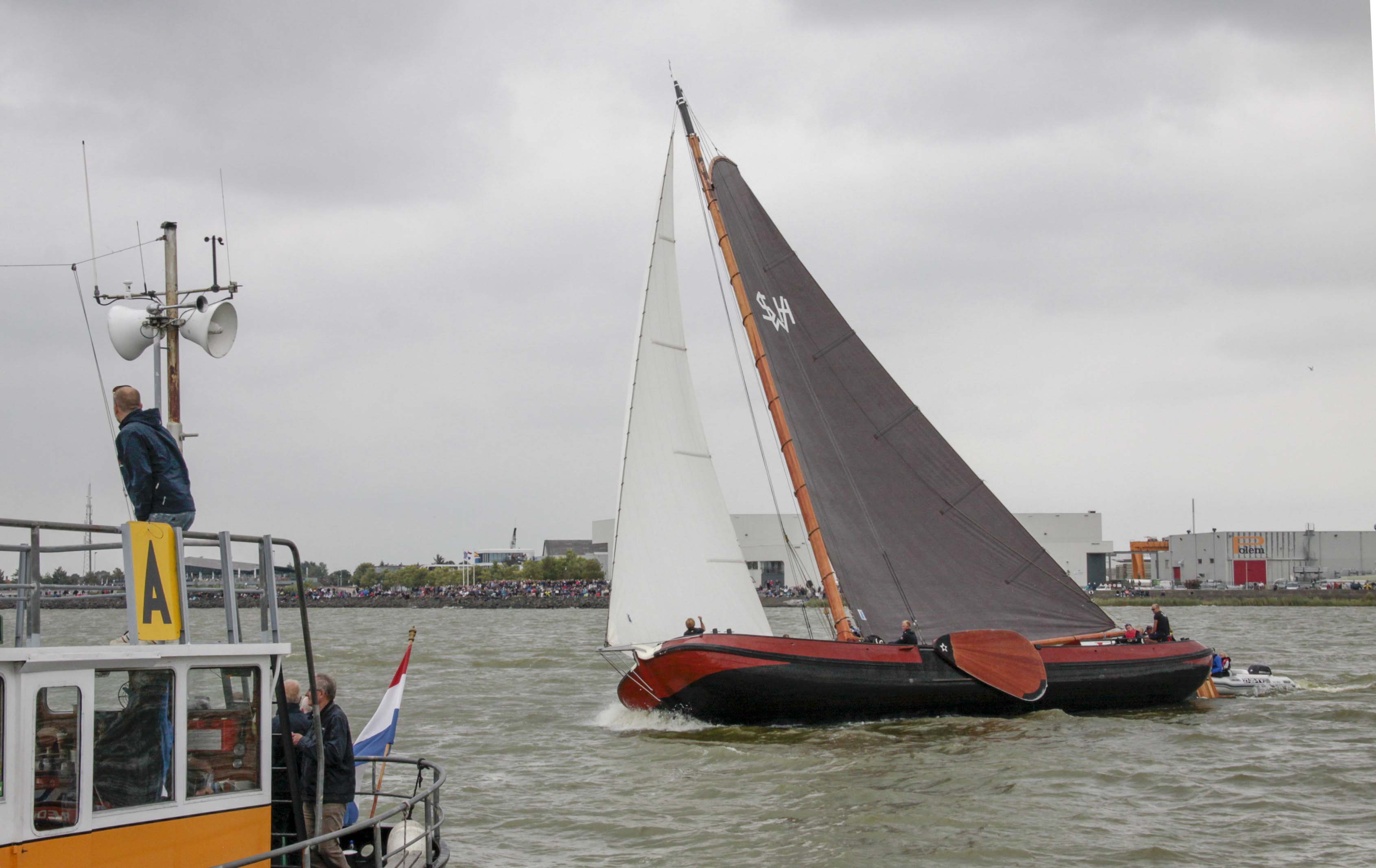 SUDWESTHOEK ALLEENHEERSER IN BAAI LEMMER