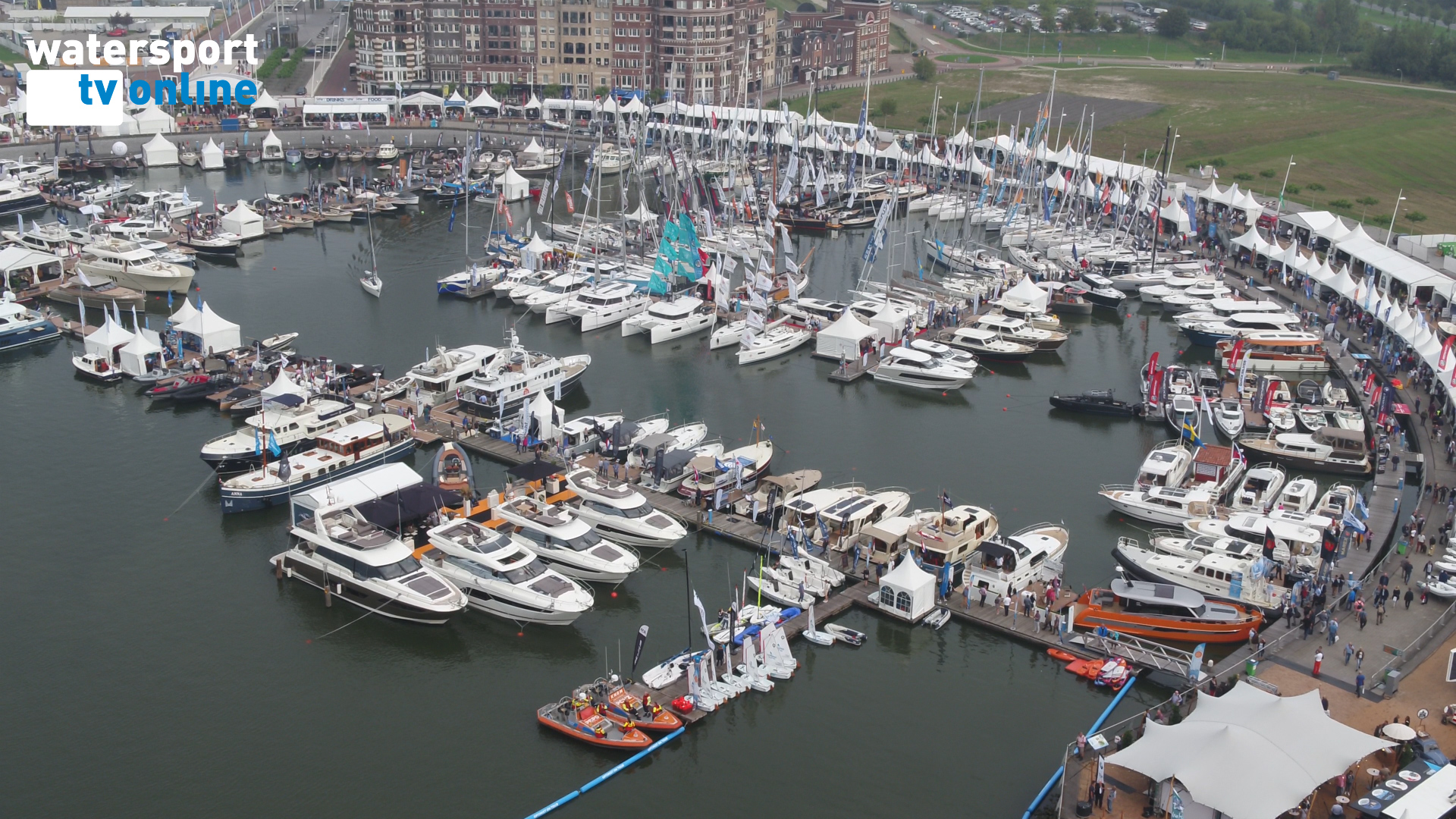 HISWA TE WATER SLUIT AF MET 22.563 BEZOEKERS