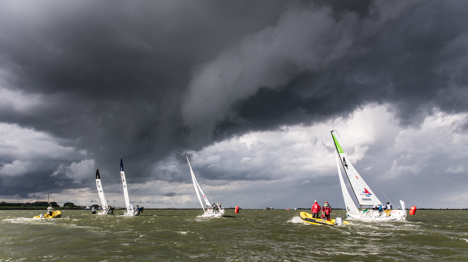 ALMERE WINT WEER EEN SPEELRONDE EREDIVISIE 