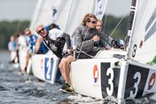 Eredivisie vloot in achtervolging op weg naar de bovenboei (Fotograaf Jasper van Staveren - Eredivisiezeilen 2017 - Veere Speelronde 4)-5786