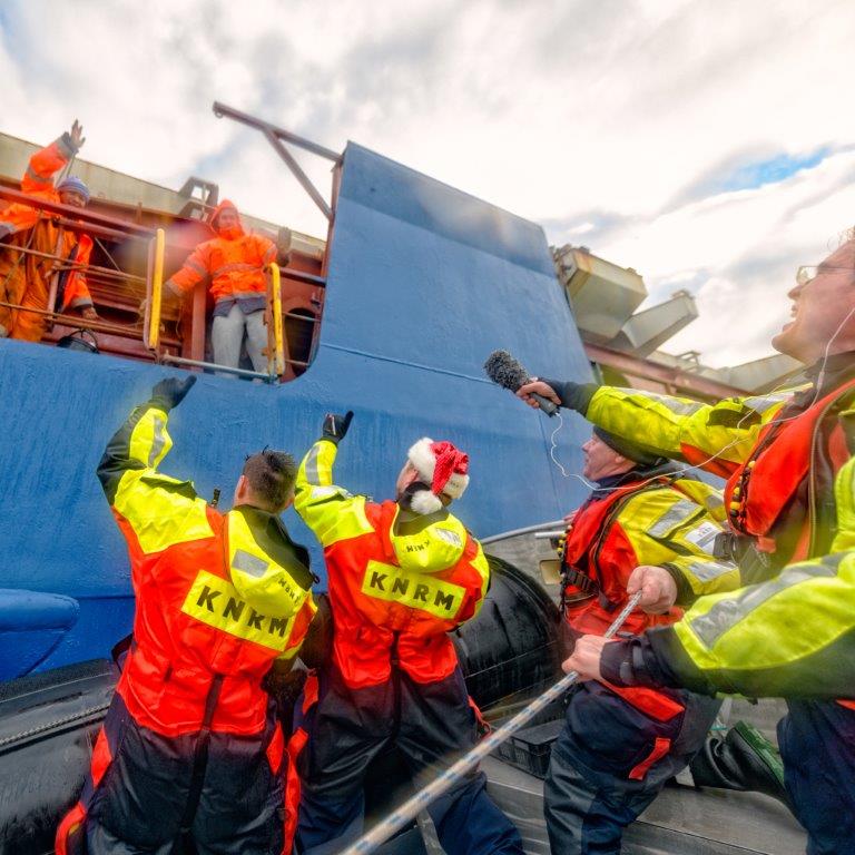 KNRM BEZORGT KERSTBRODEN