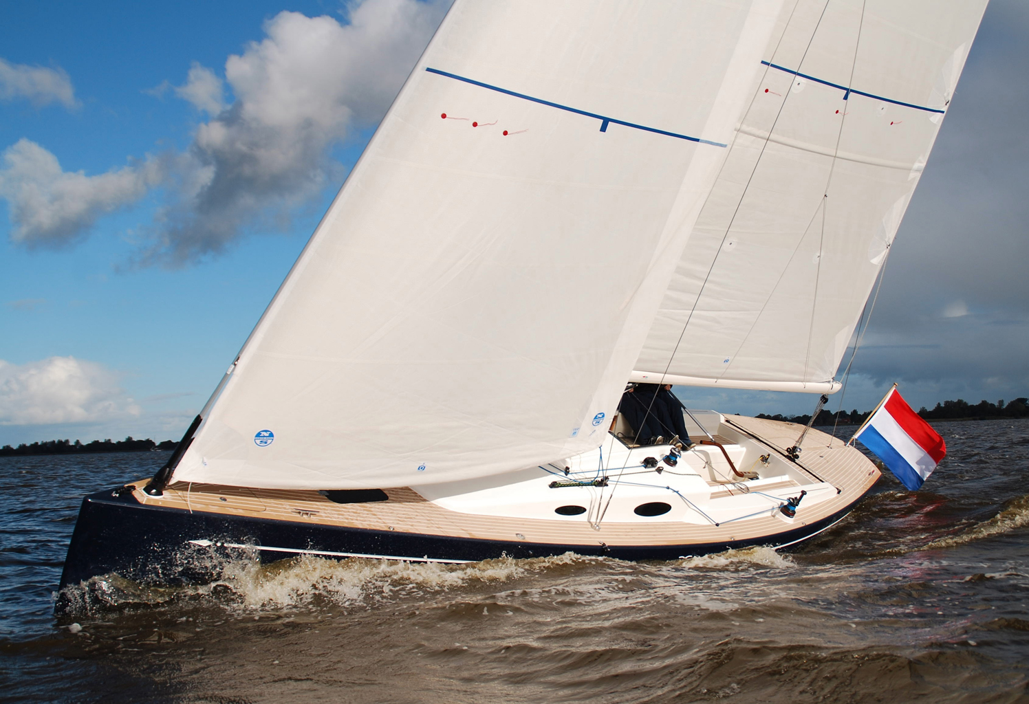 BOTENBOUWER MENKEN OVERSTAG VOOR DAYSAILER