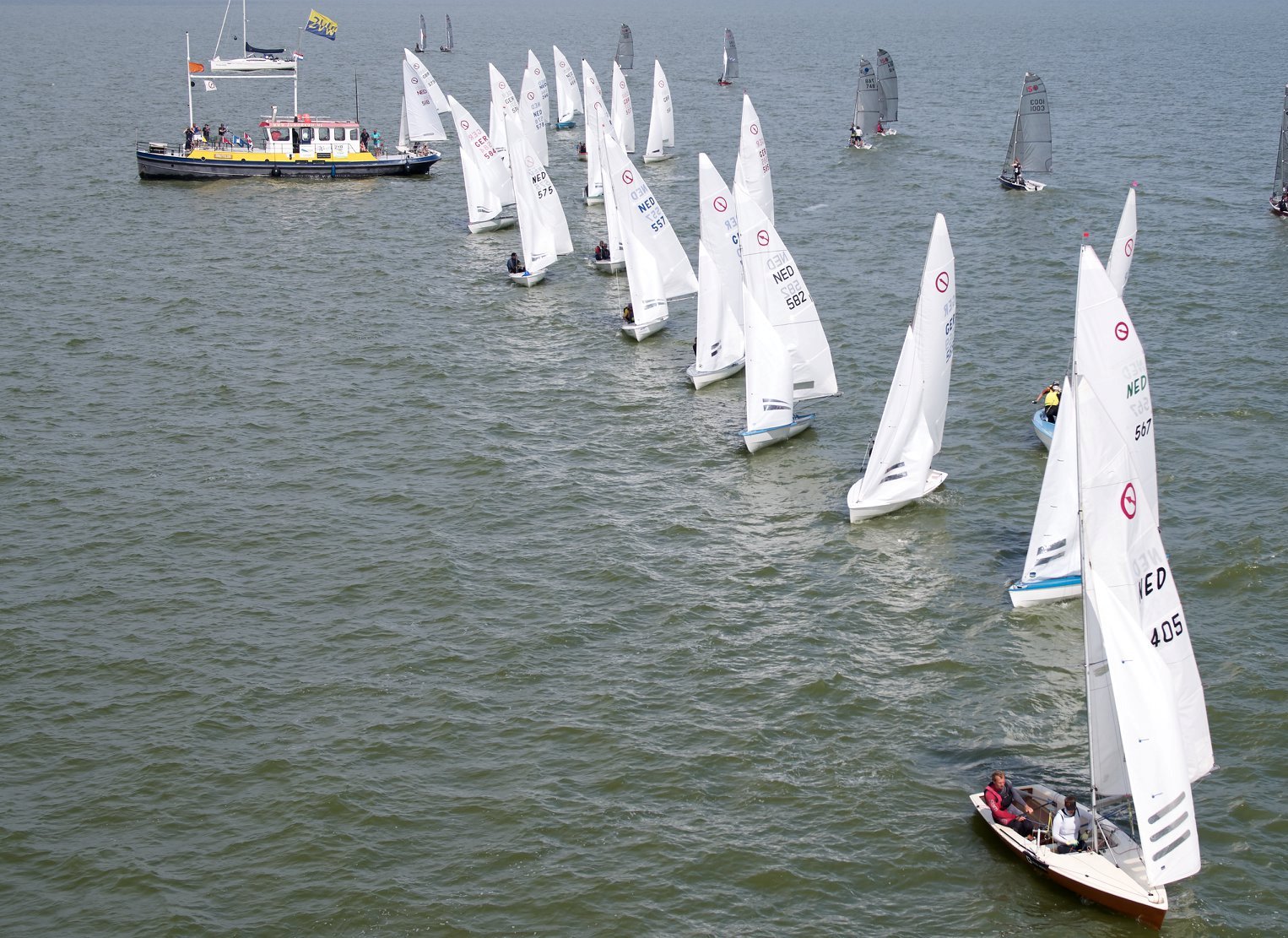 MET EEN JAVELIN VAN 450 EURO DEELNEMEN AAN EK