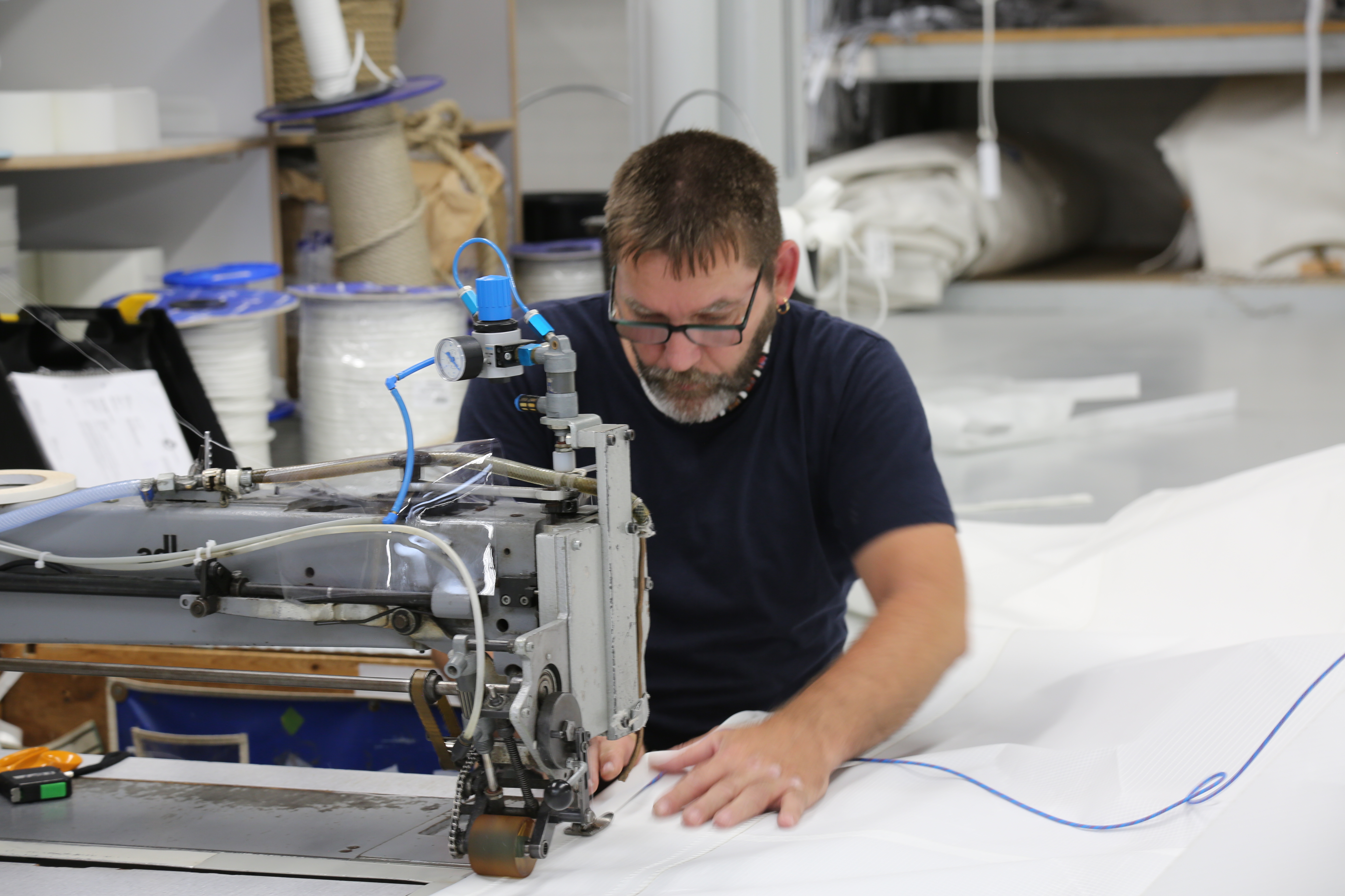 LEZING BIJ ZEILMAKERIJ DE VRIES MARITIEM