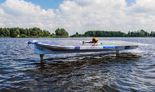 TU Delft Solar Boat Team 2016 vliegend