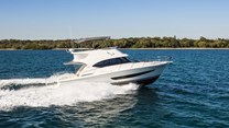 Riviera-39-Open-Flybridge-Running-02-Crop