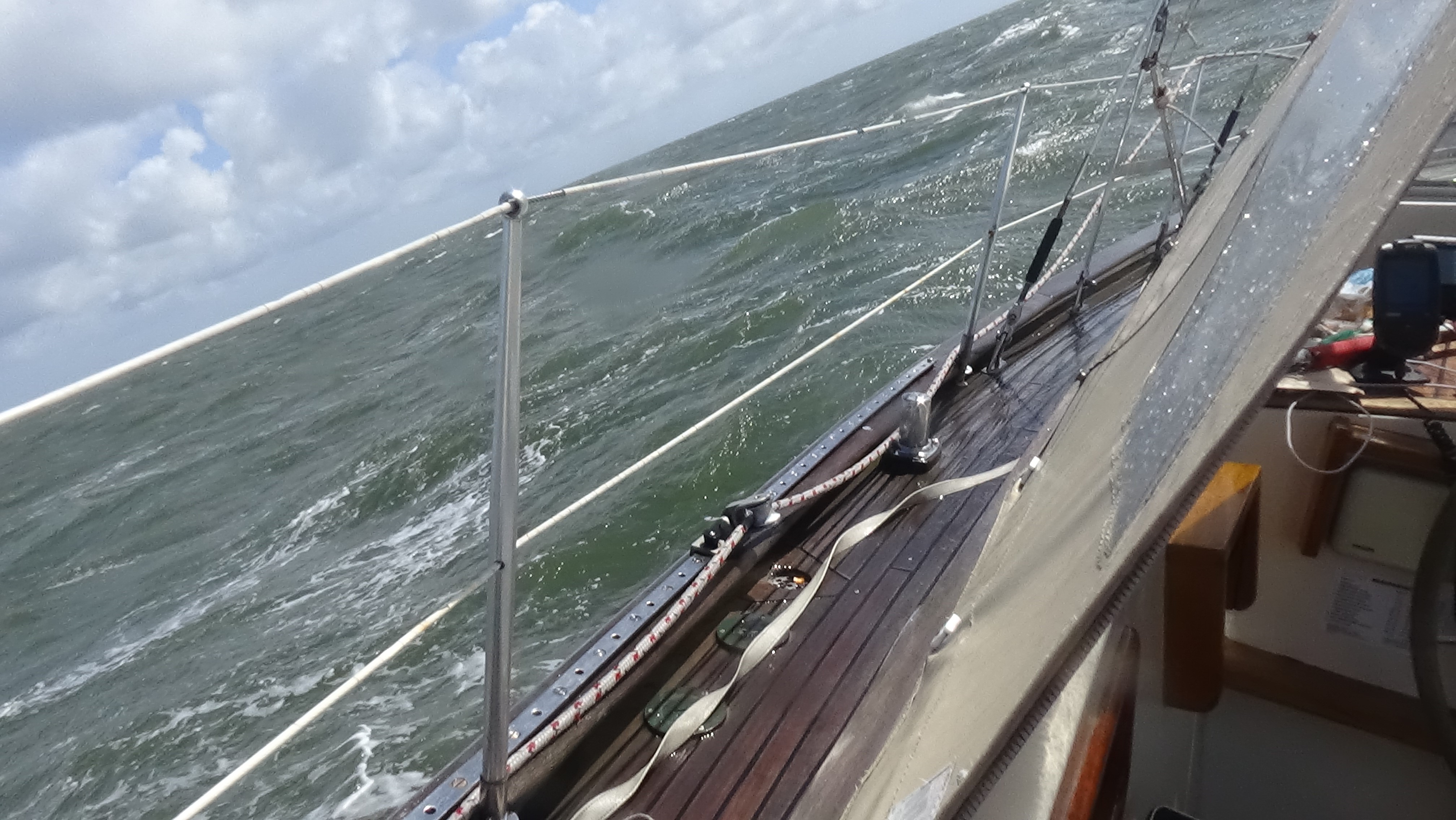 WINDKRACHT 8 TOT 9 MET ZEILJACHT INGELING (vlog)