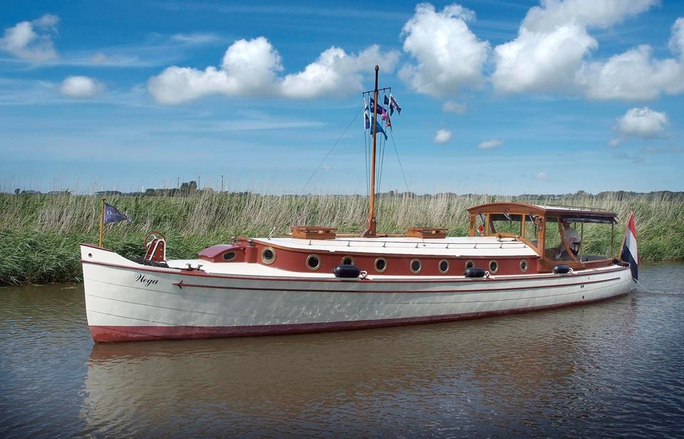 KLASSIEKE SALONBOOT (verkocht)