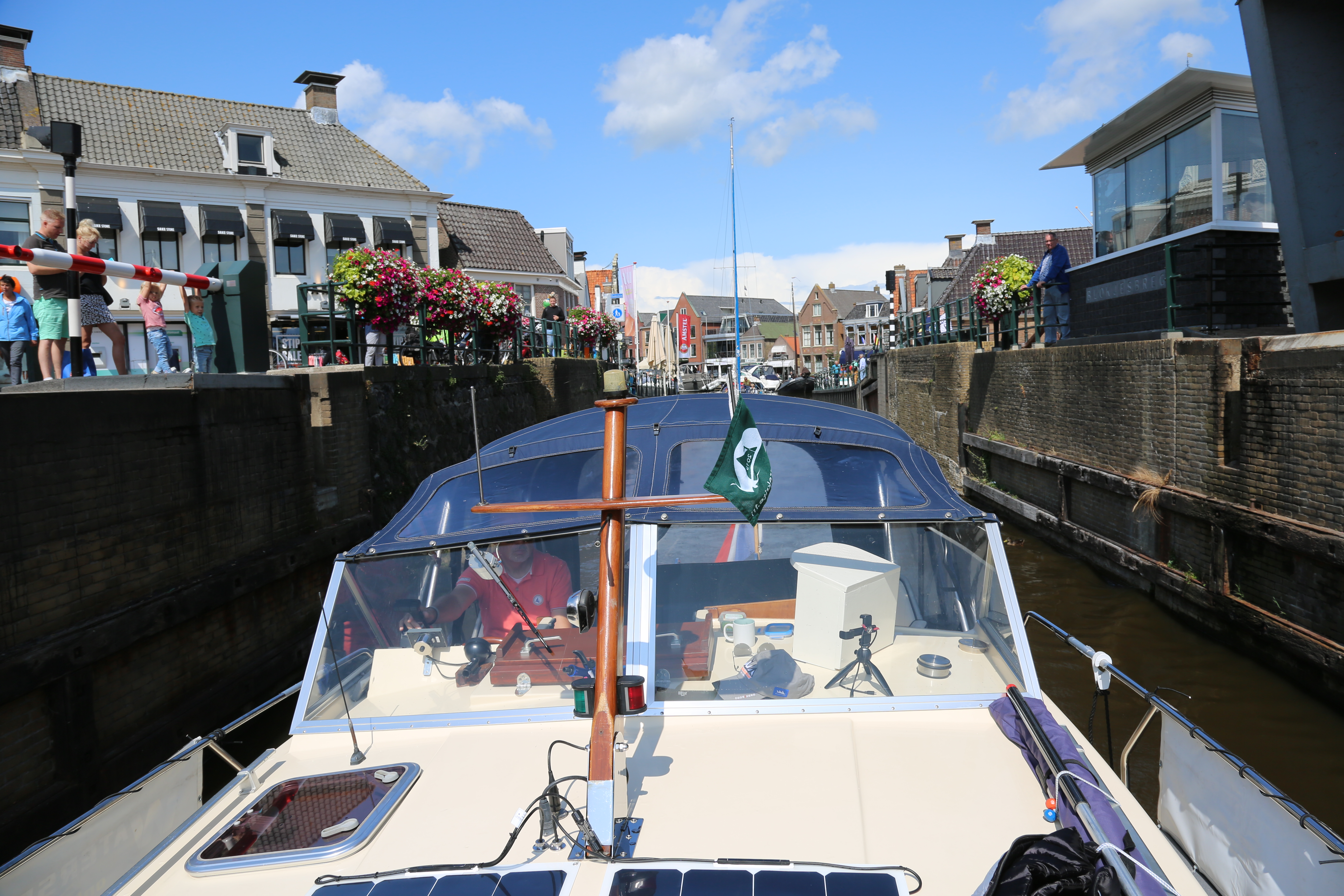 AANGEPASTE BRUG-EN SLUIZENBEDIENING IN FRIESLAND