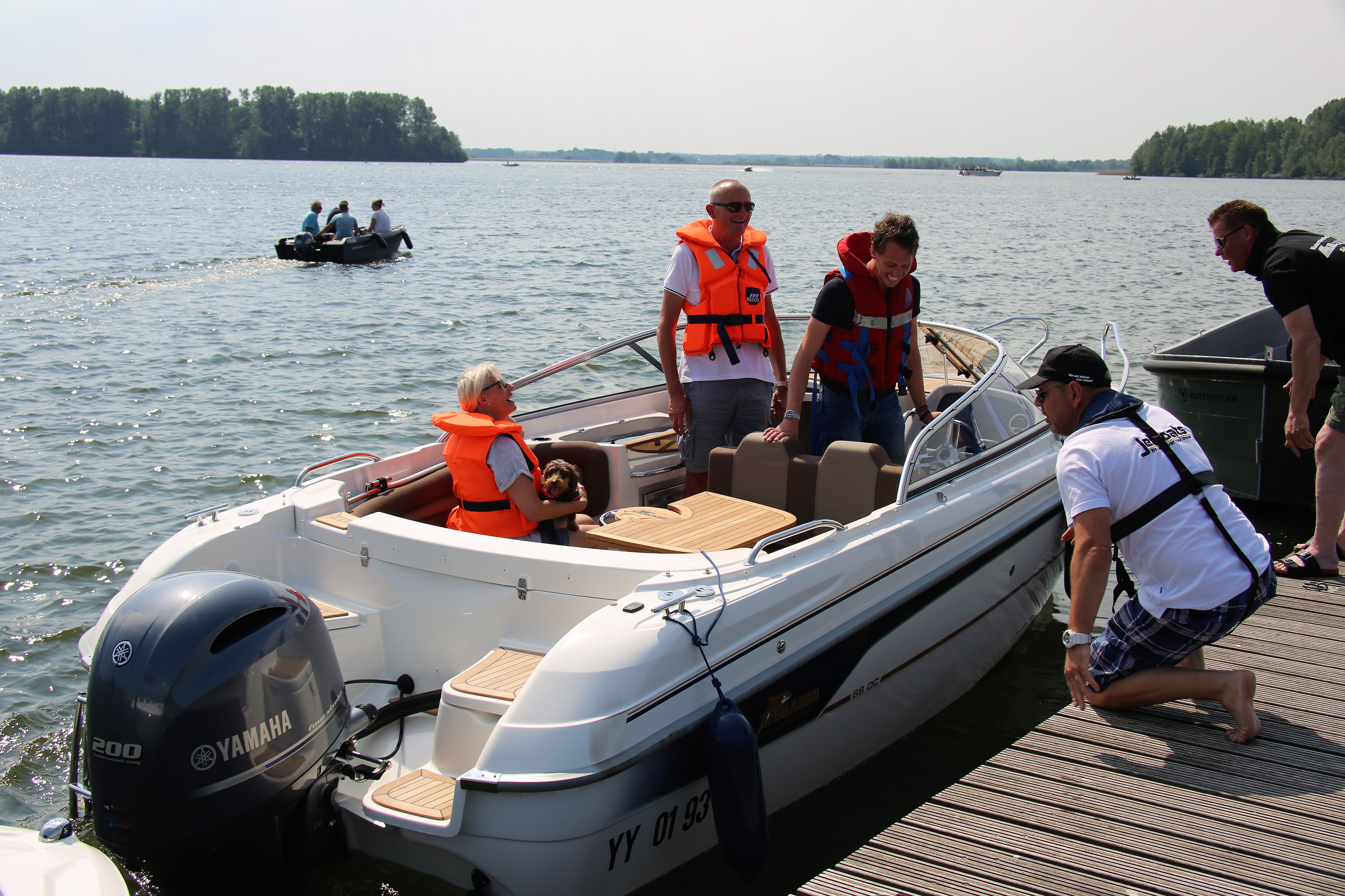 CORONA THUISZITTERS KOPEN MASSAAL EEN BOOT