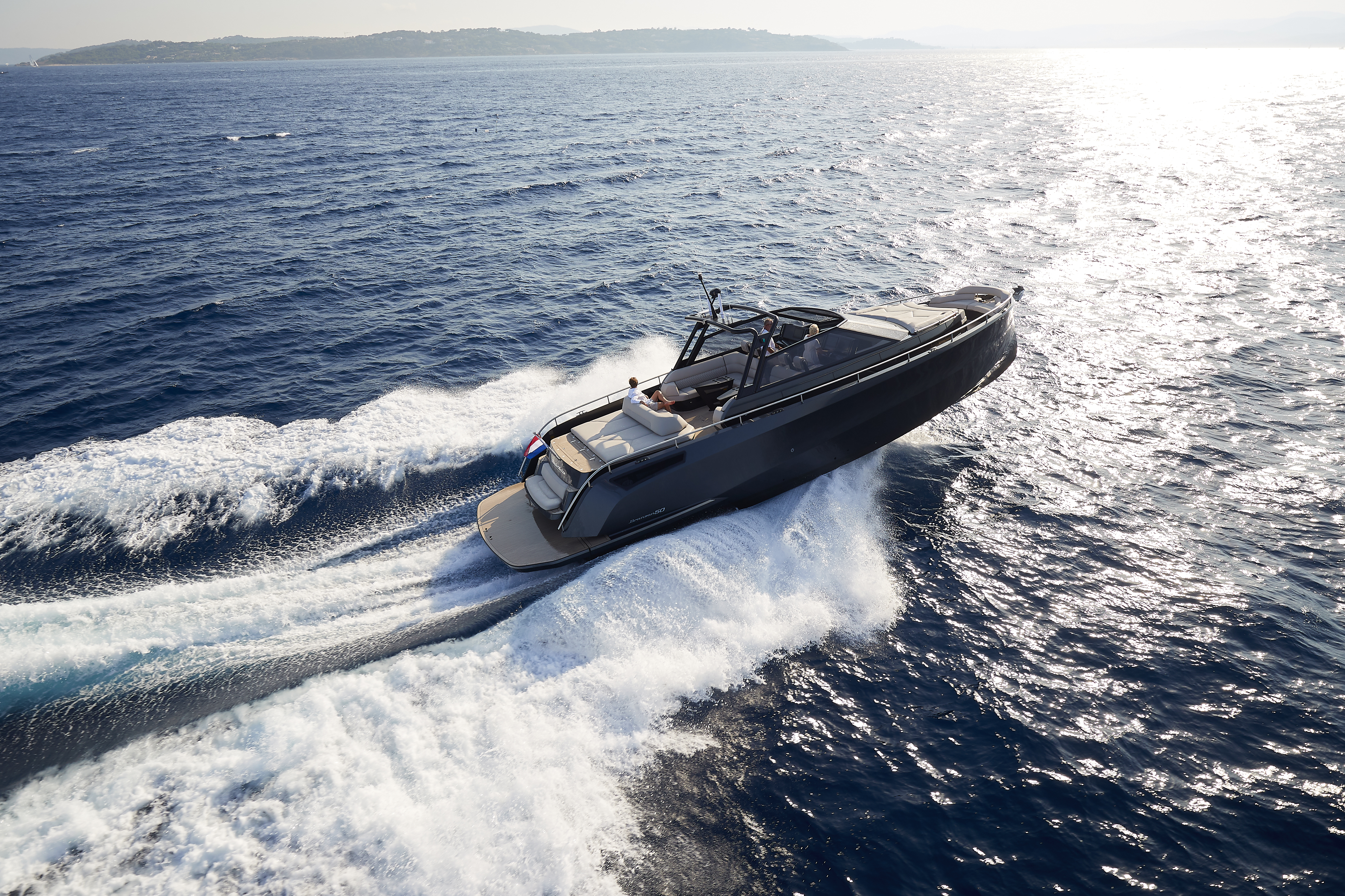 BRONSON 50 VAN STEELER YACHTS MAAKT INDRUK