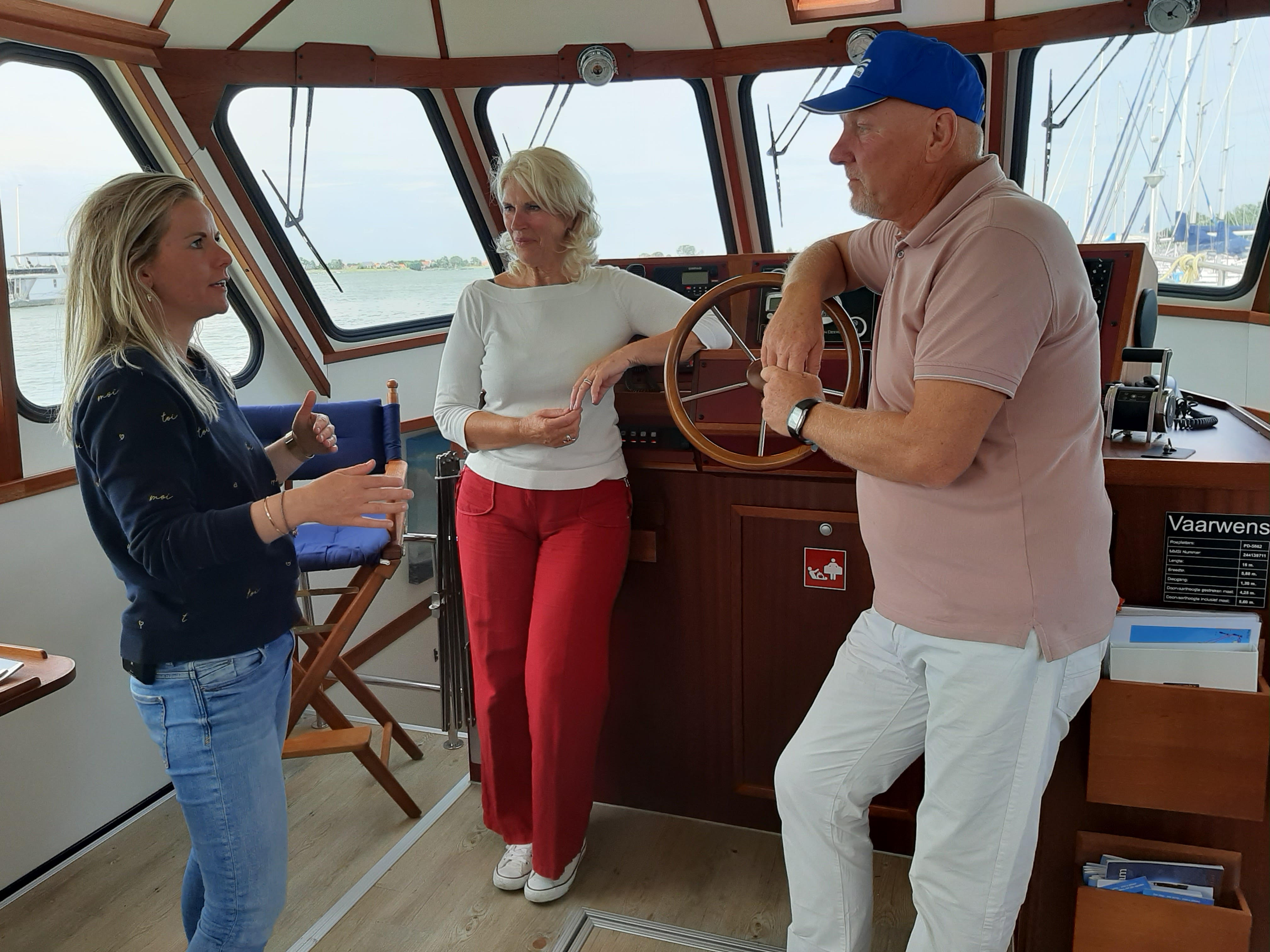 VOOR EEN GLIMLACH VANAF EEN BRANCARD...