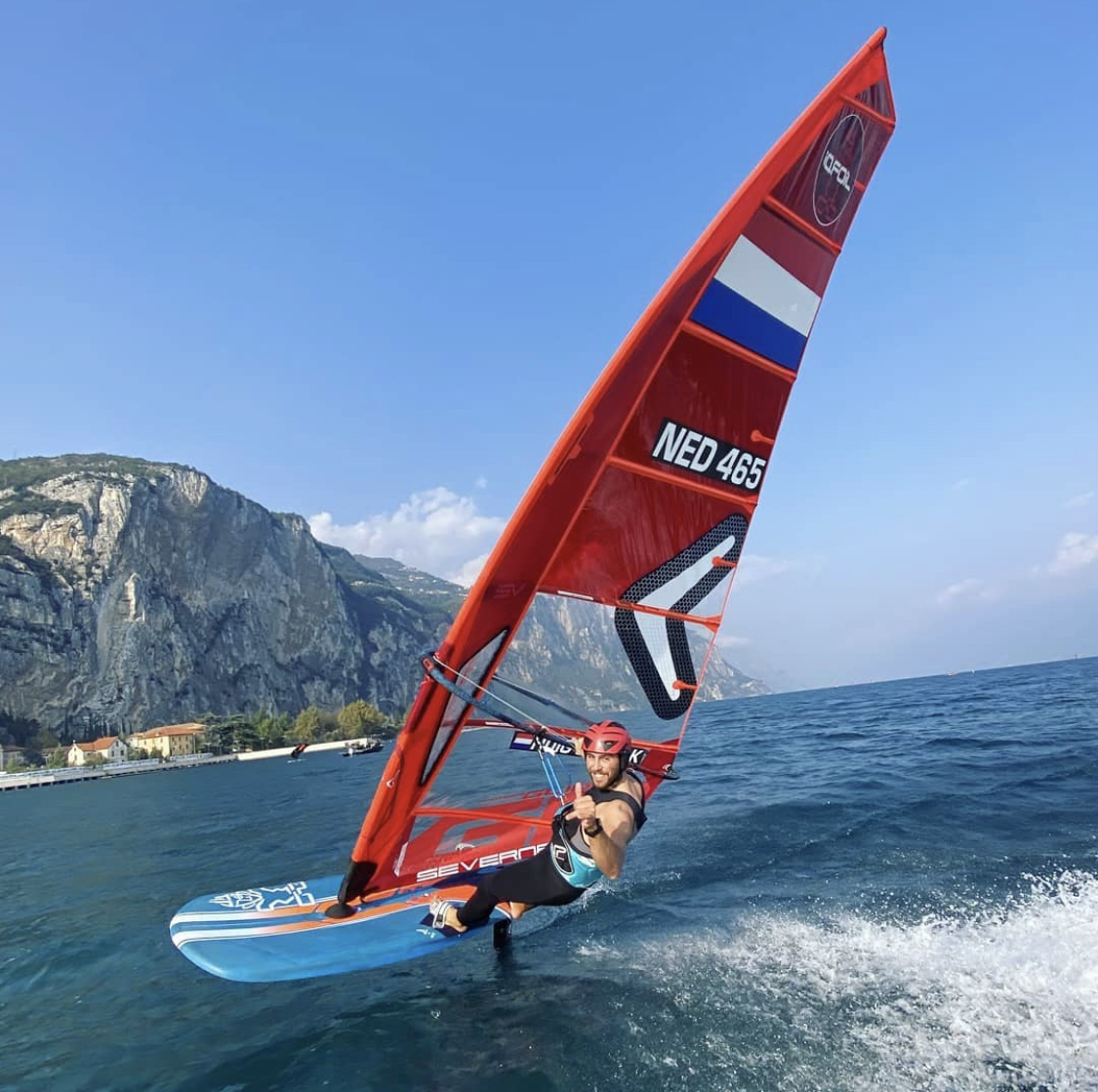 HUIG-JAN TAK VERRAST MET BRONS OP OFFICIEUS WK IQFOIL