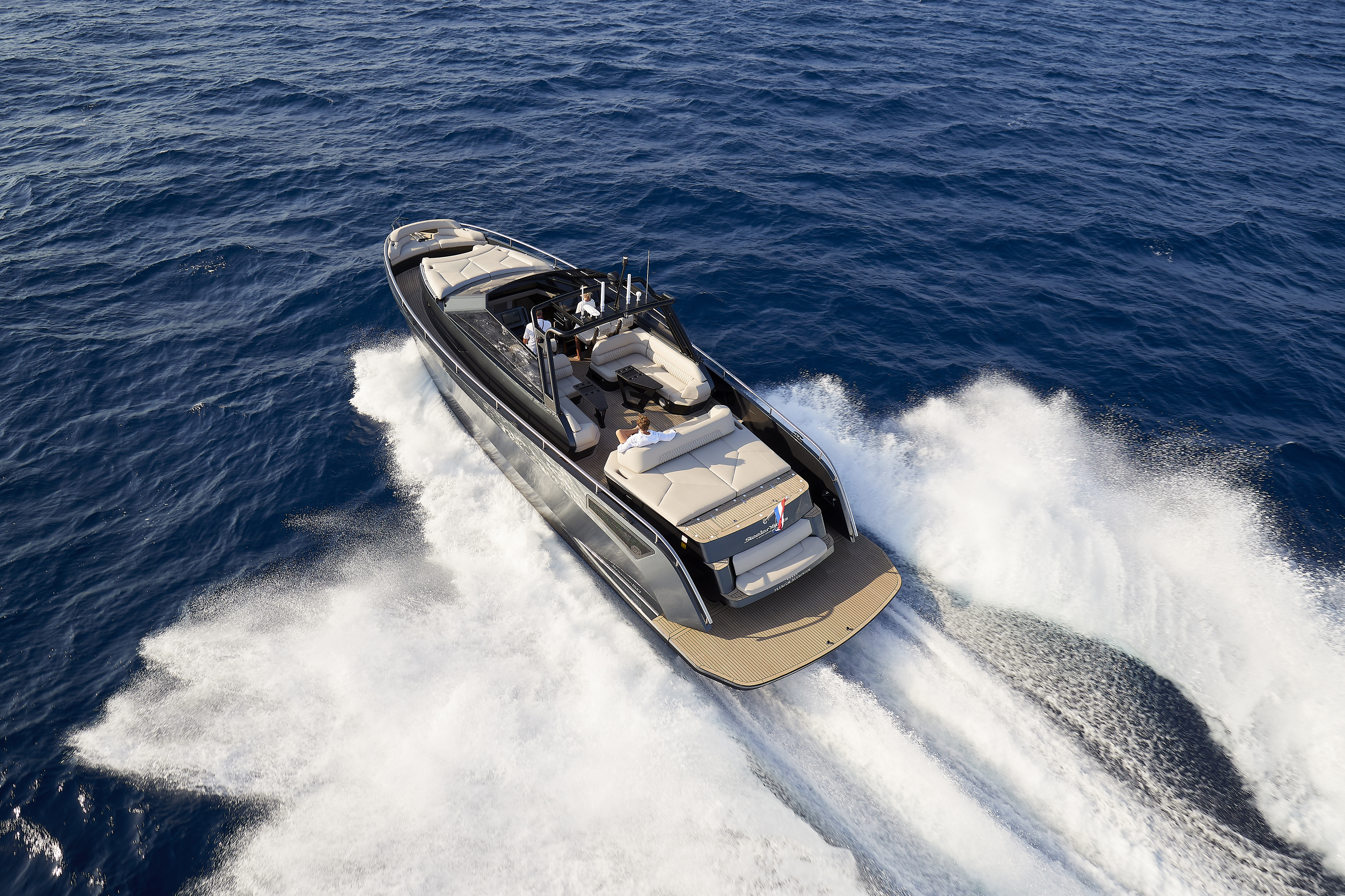 STEELER BRONSON 50 GENOMINEERD VOOR EUROPEAN POWERBOAT OF THE YEAR 2021