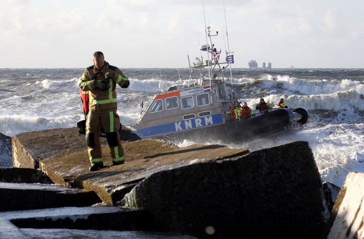 2020%20surfdrama%20Scheveningen%20fotograaf%20Dick%20Teske (2)