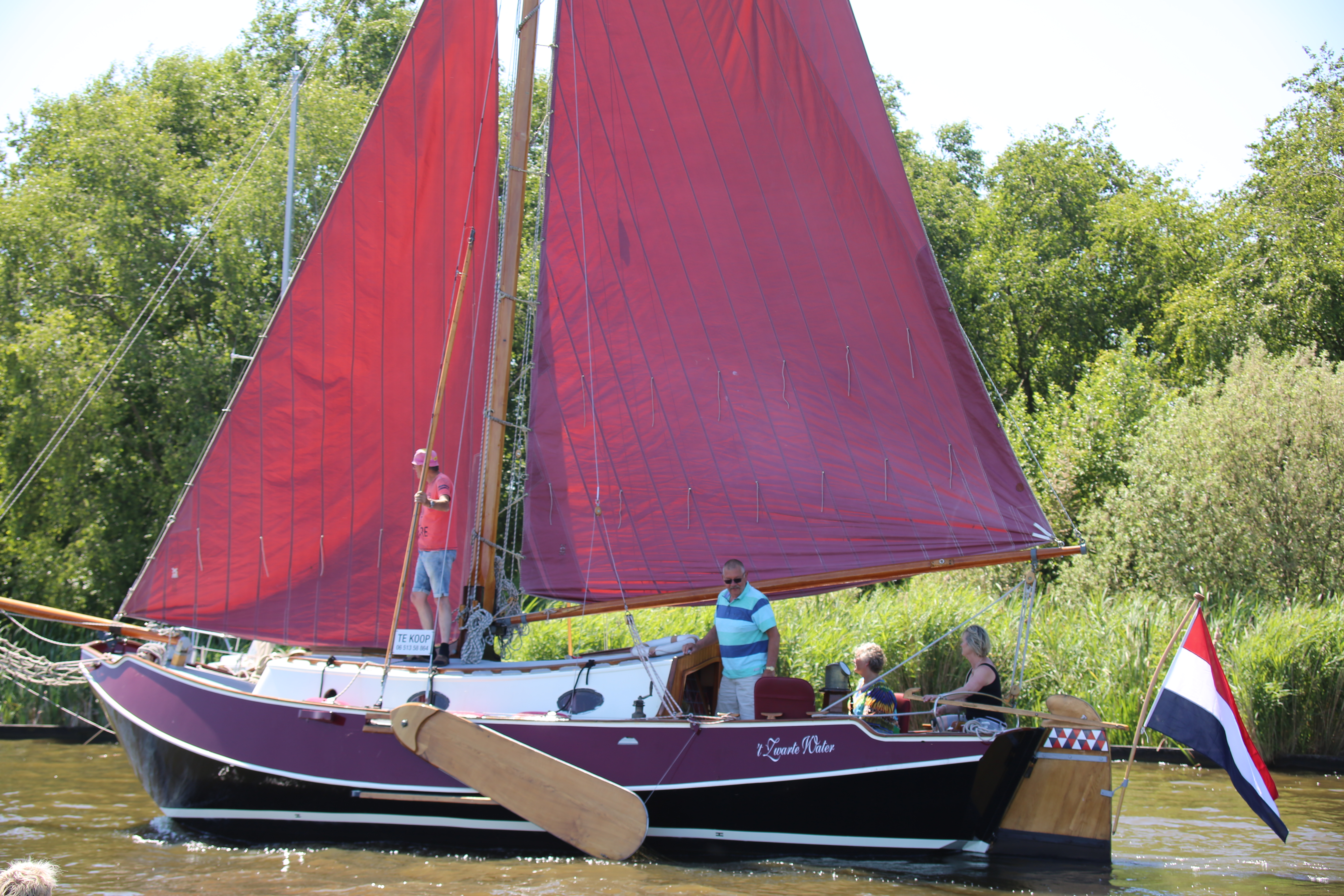 BOTEN GAAN WEER OVER TOONBANK