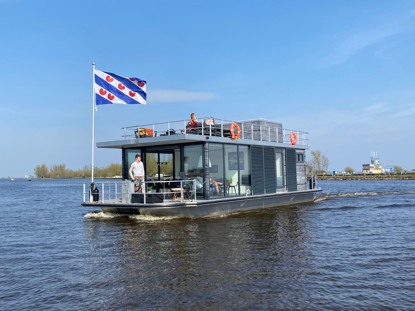 NIEUWE SERIE OVER 'WONEN OP HET WATER'