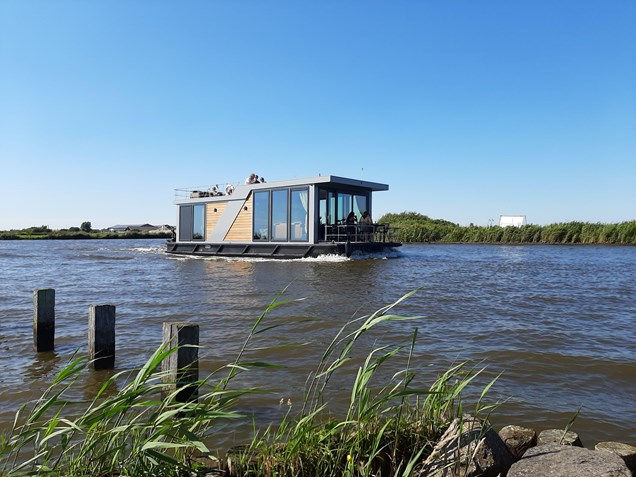 Houseboat Watersport-TV