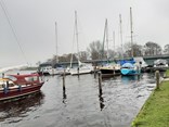 Boten in het water in winter (Watersport-TV)