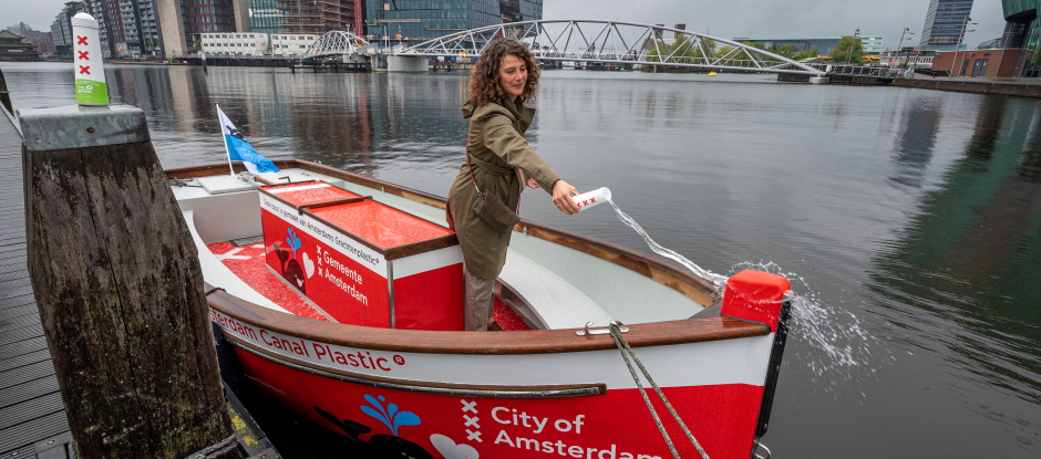 Amsterdamse sloep voor Plastic Whale