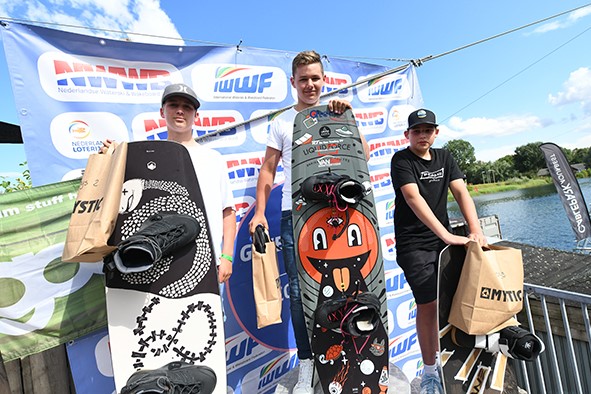 Max van Empel (14) Nederlands Kampioen Cable Wakeboard