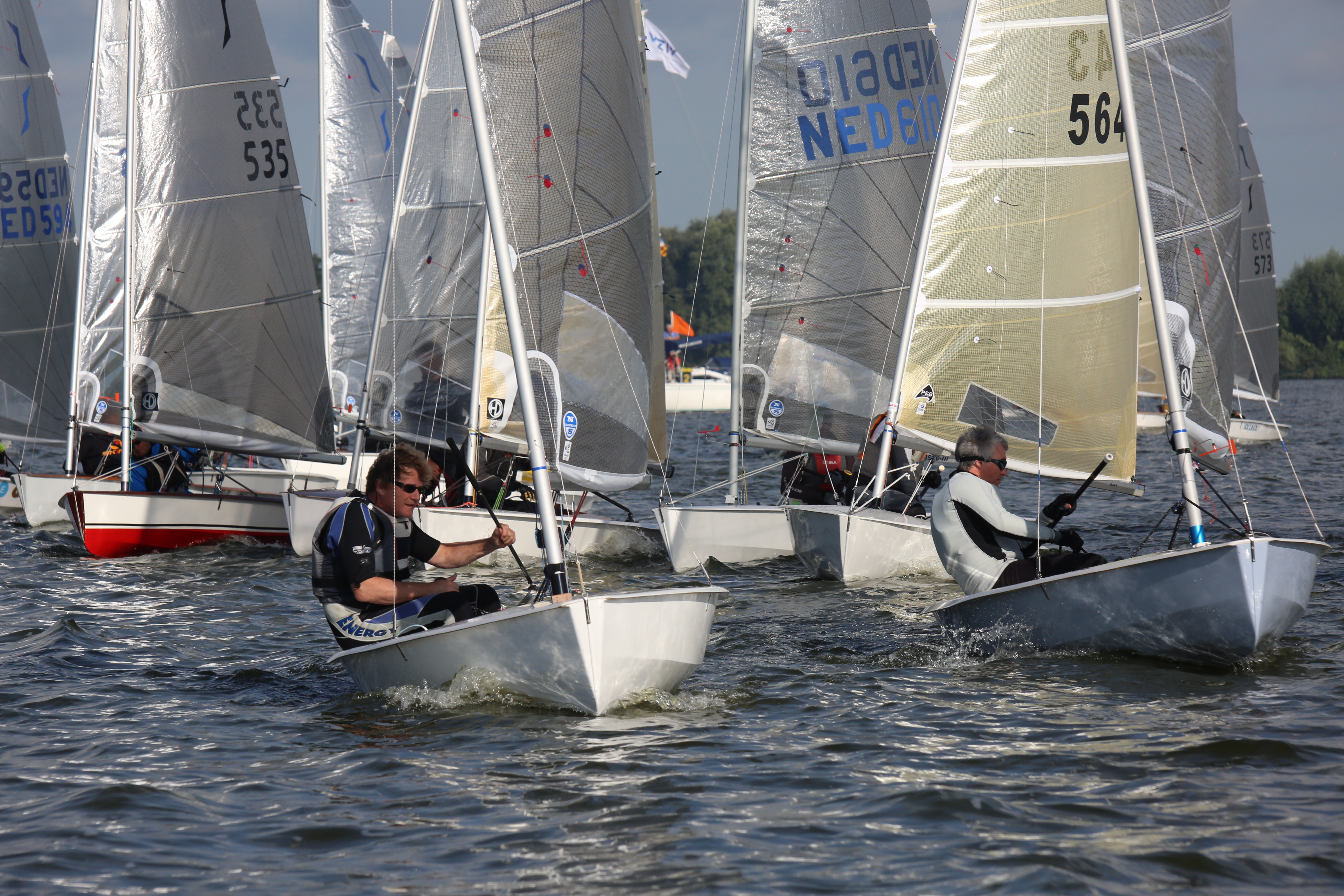 Solozeilers strijden op Sneekermeer om Nederlandse titel