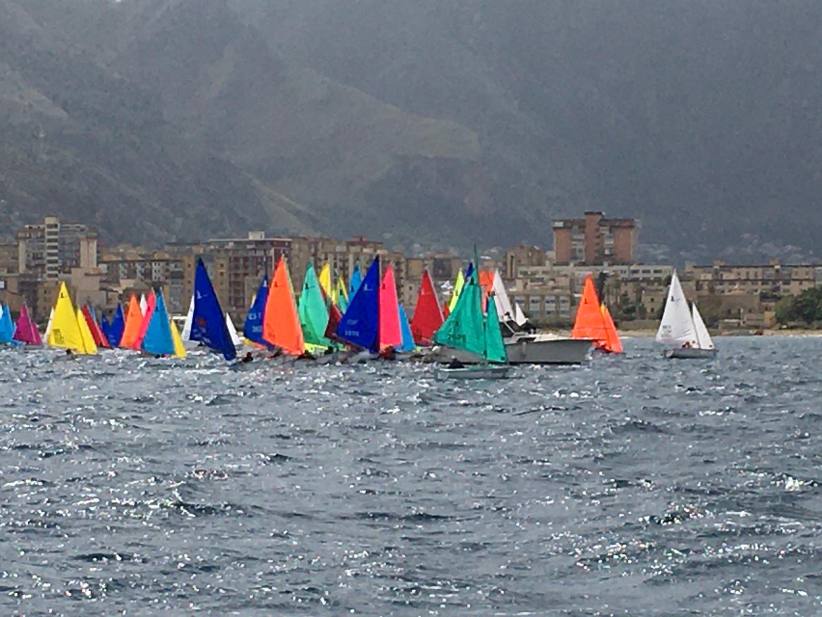 WK Hansa: harde wind, valse starts en gebroken masten