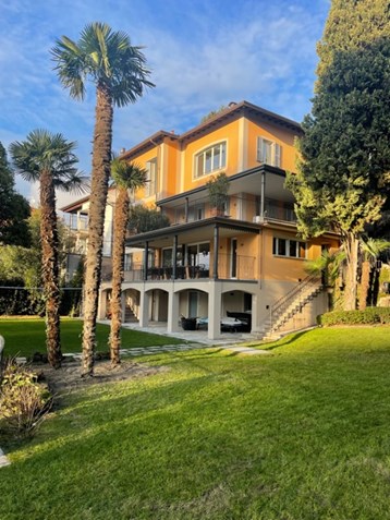 casa met palmen
