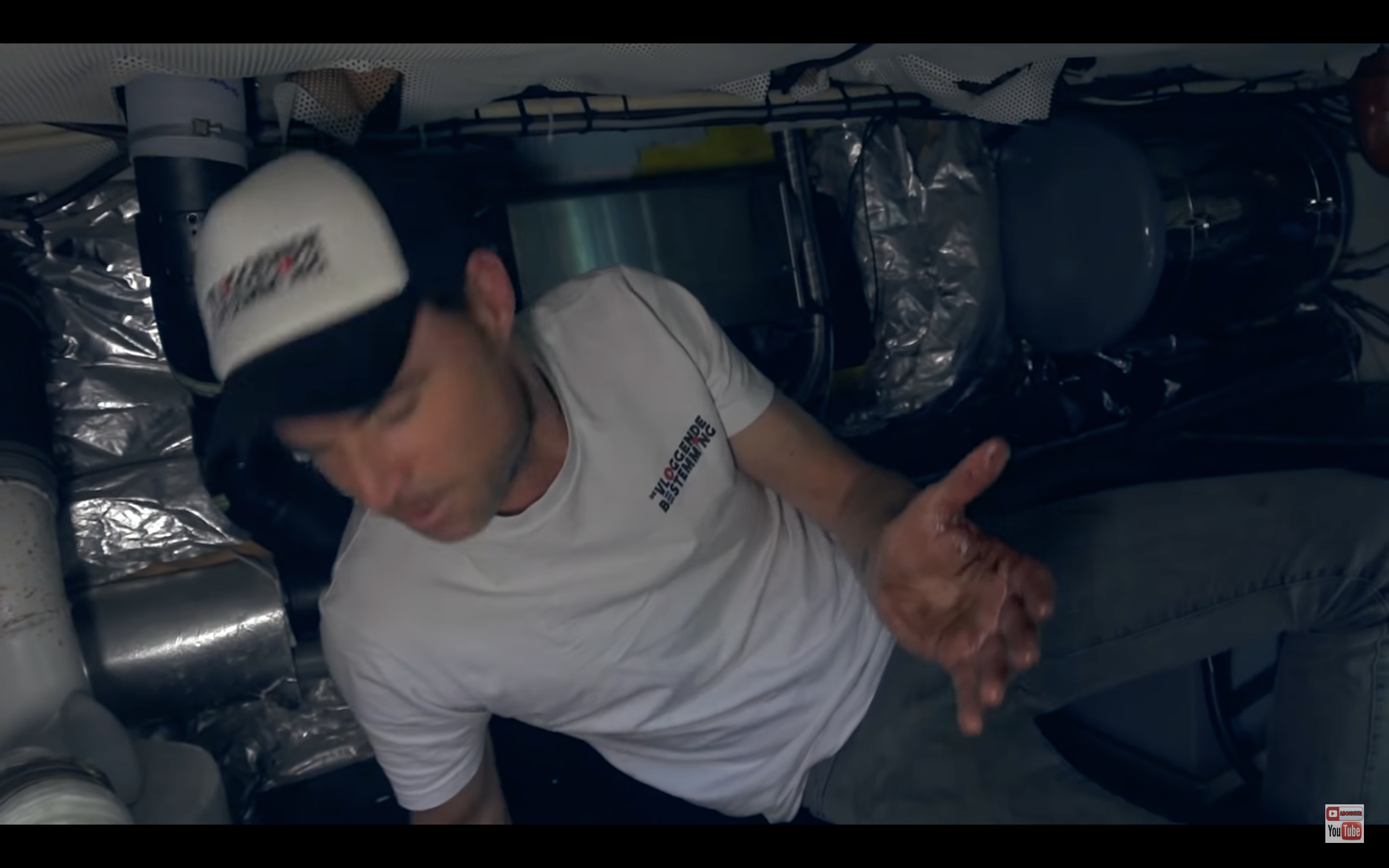 Vlogger Kees krijgt lesje motoronderhoud