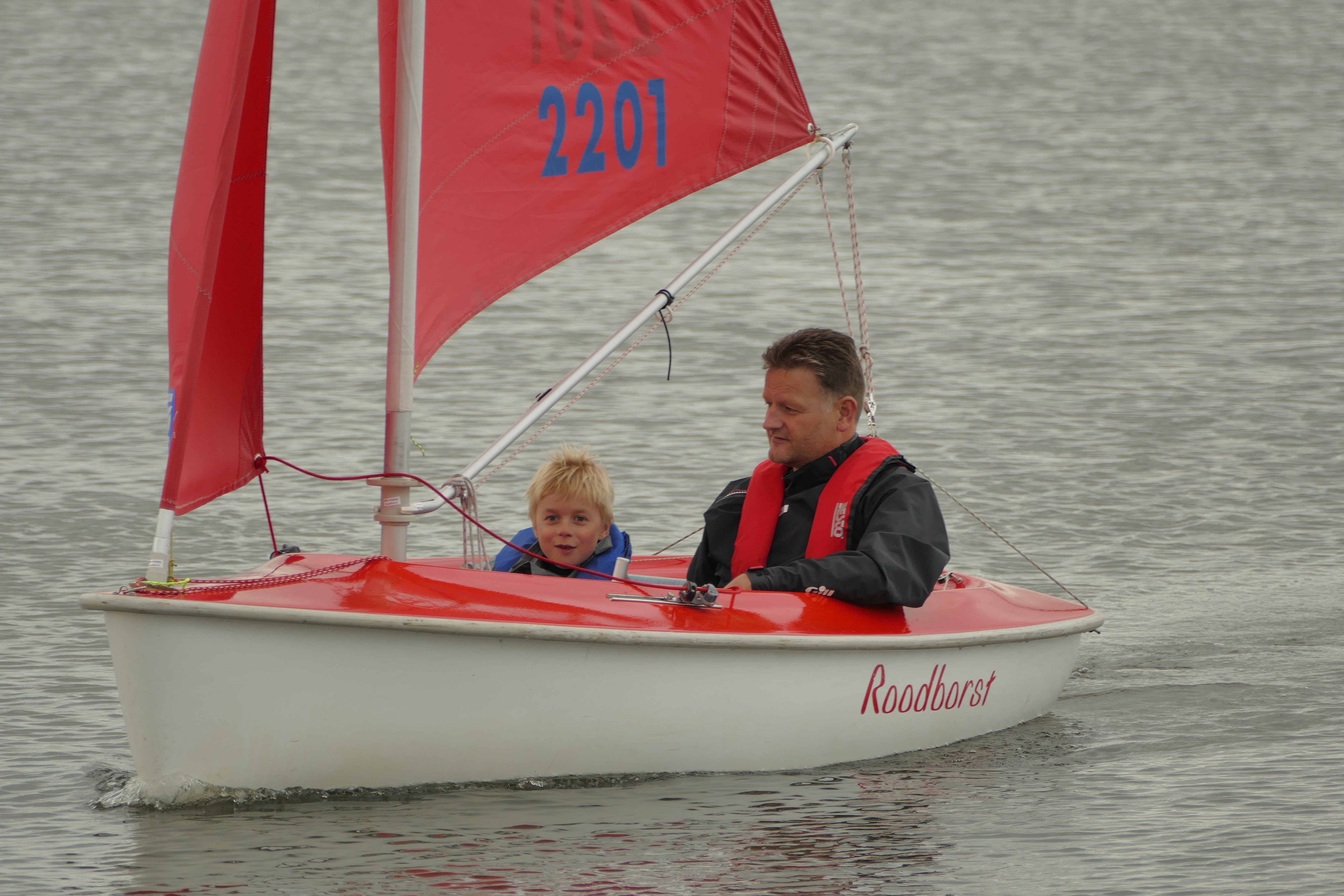 Help Sander (10) en Suze (9) aan ‘eigen’ aangepaste boten