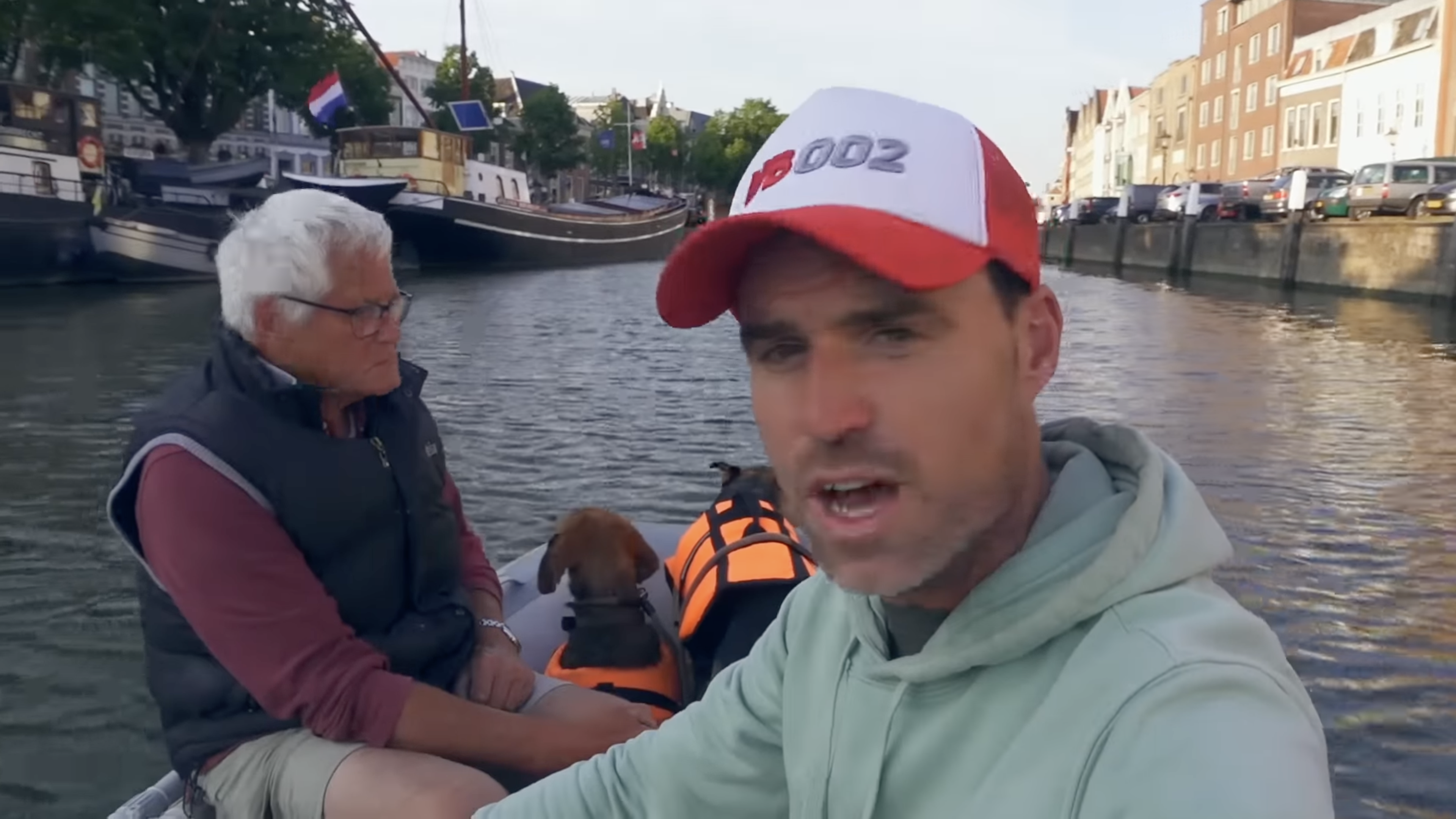 Vlogger Kees krijgt bijboot van trouwe kijker